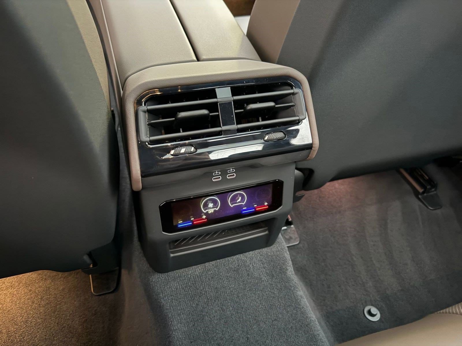 2026 BMW 5 Series 550e - Photo 23
