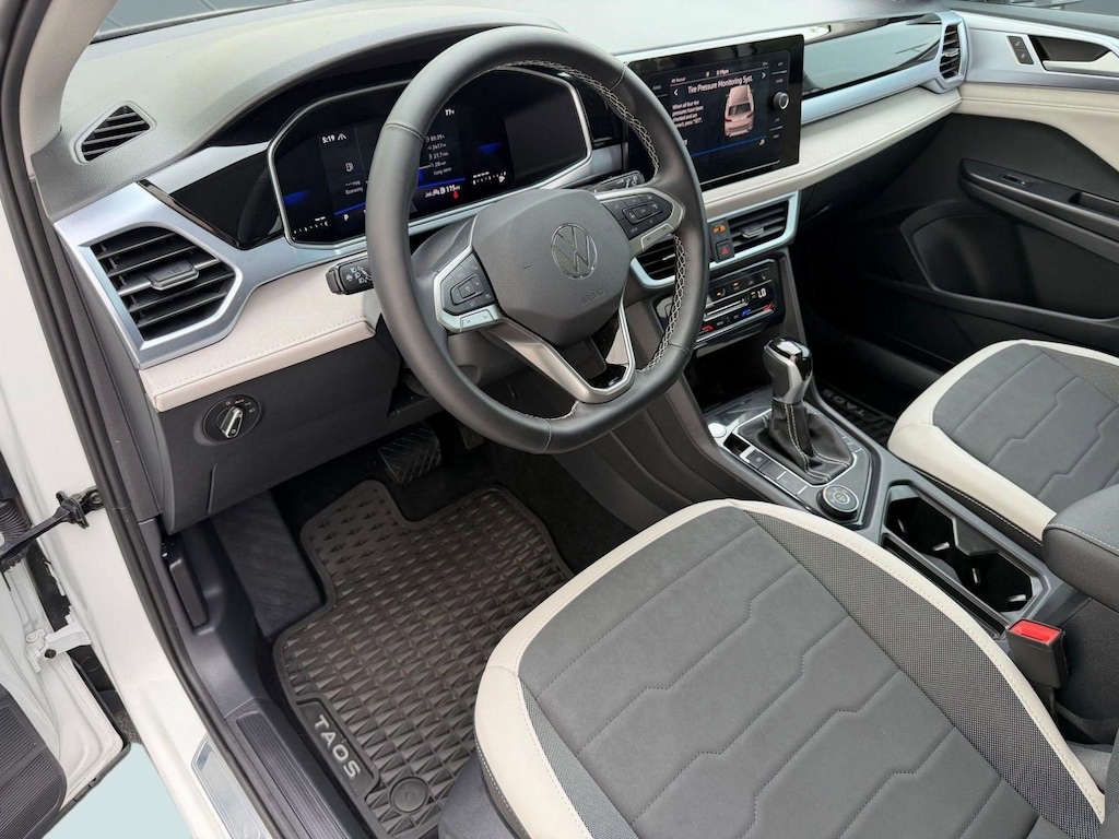 Used 2025 Volkswagen Taos SE SUV