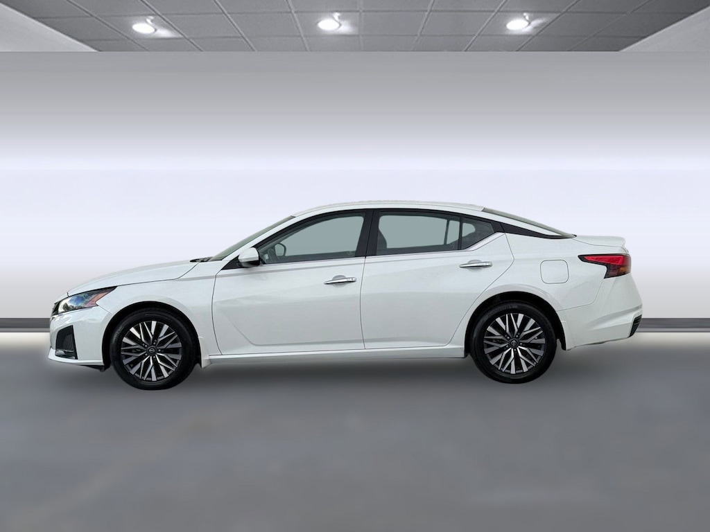 Used 2023 Nissan Altima 2.5 SV Sedan