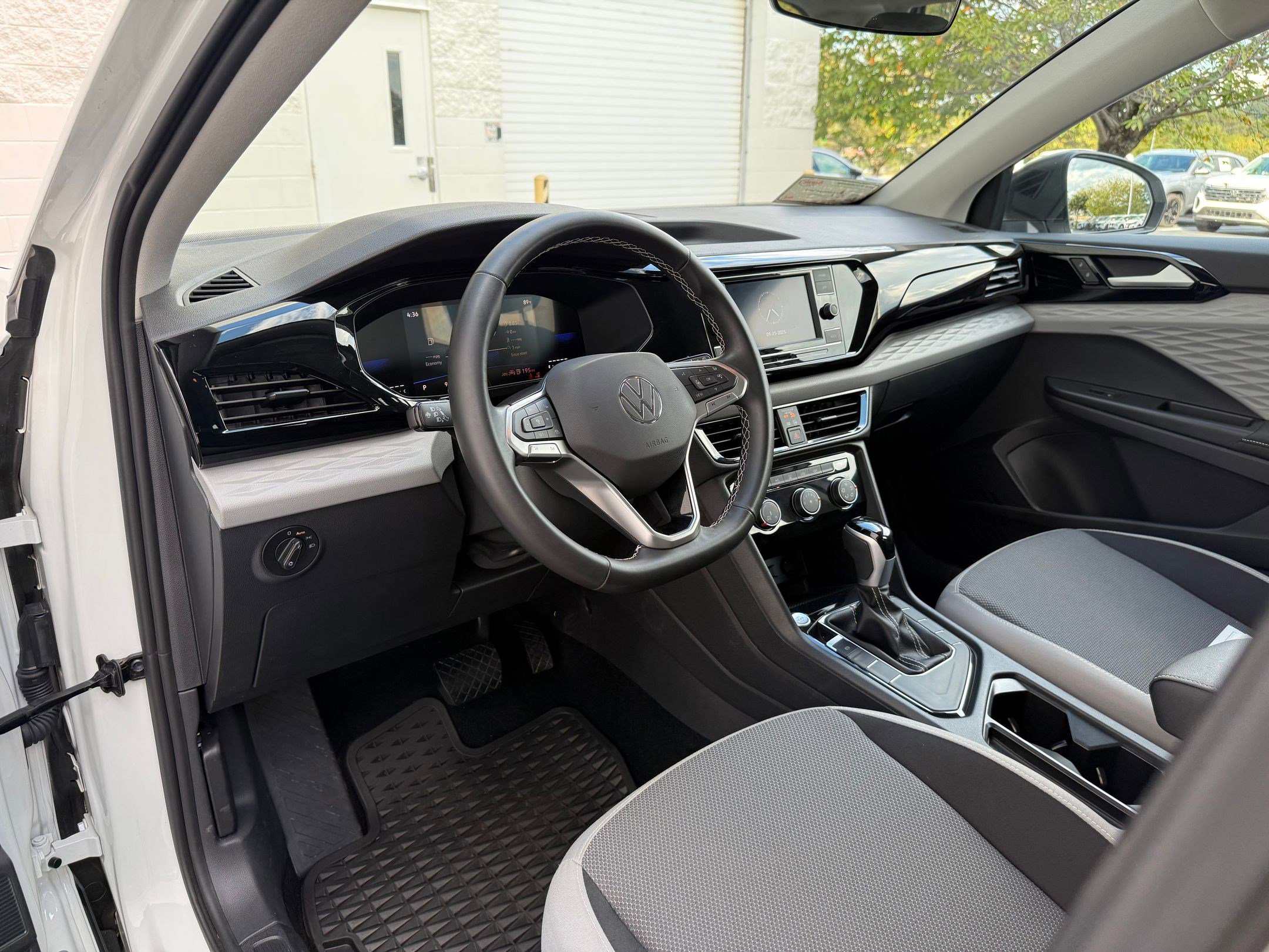2024 Volkswagen Taos S photo 4