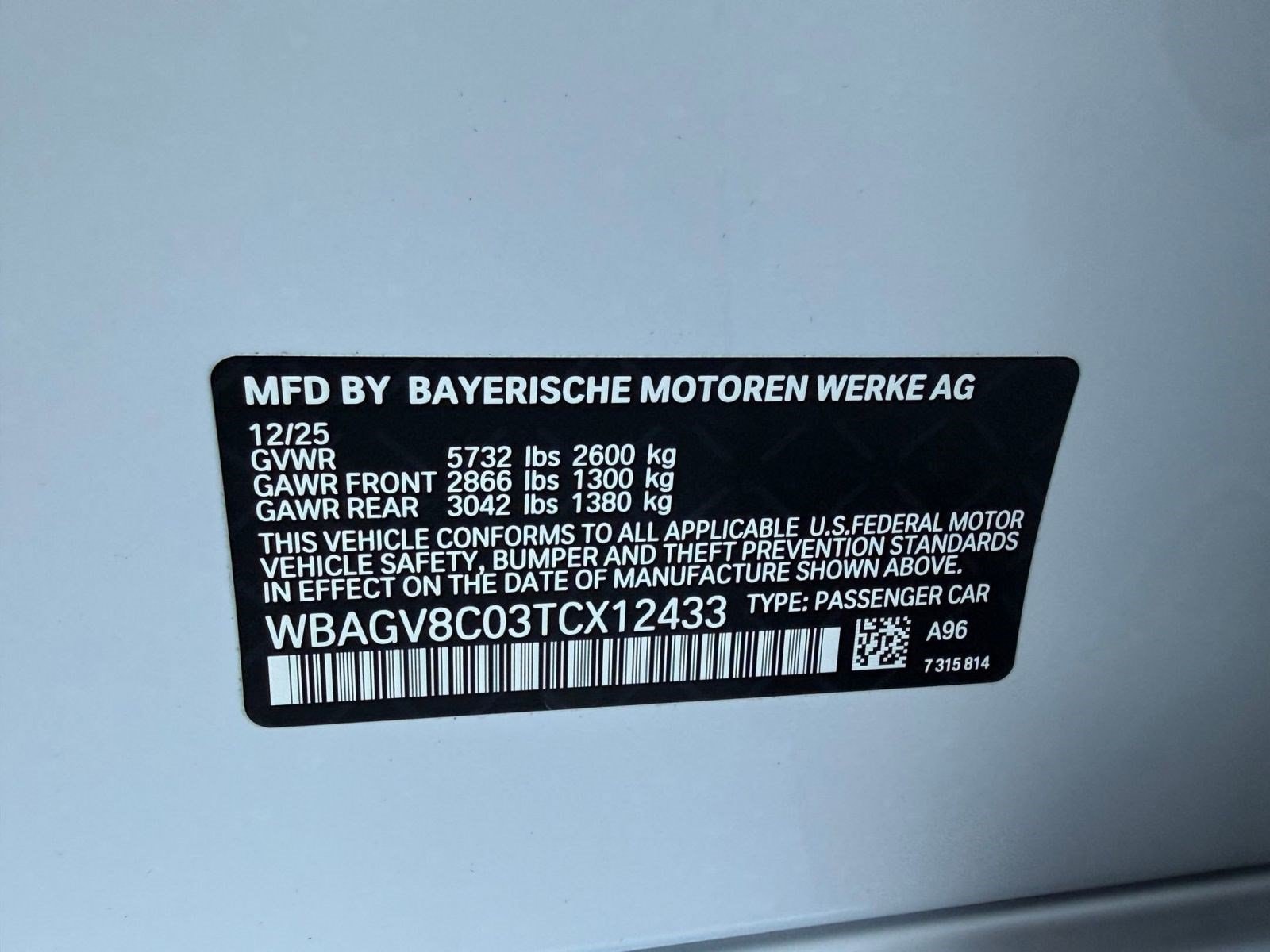 2026 BMW 8 Series M850i - Photo 17