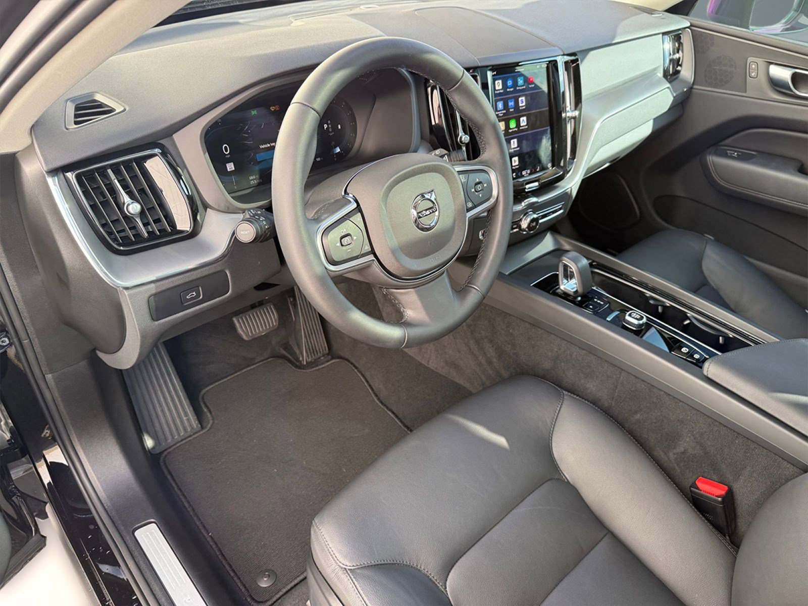 2025 Volvo XC60 B5 Core photo 3