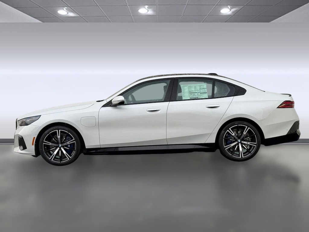 New 2026 BMW 550e xDrive Sedan