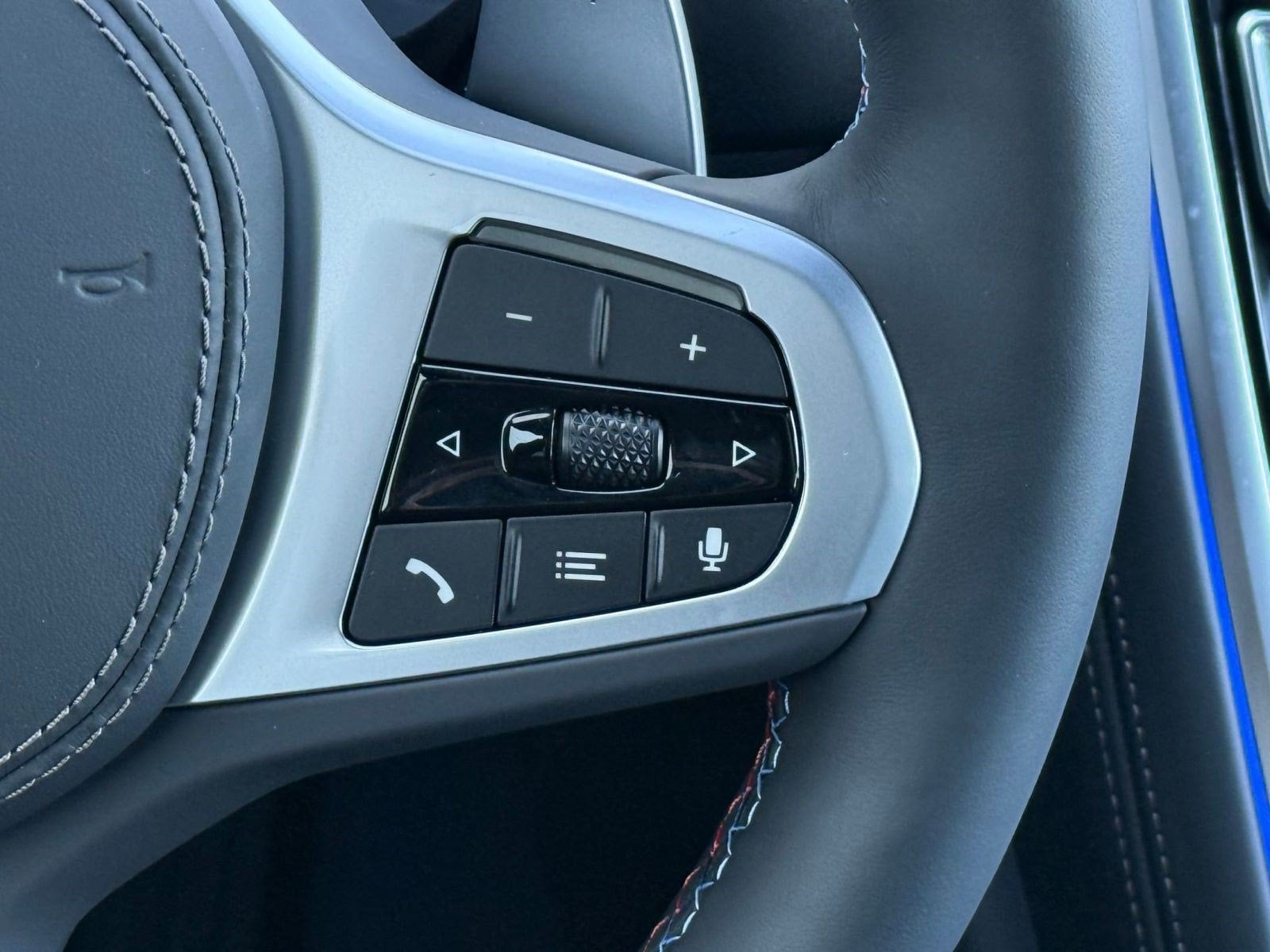 2026 BMW 8 Series M850i - Photo 24