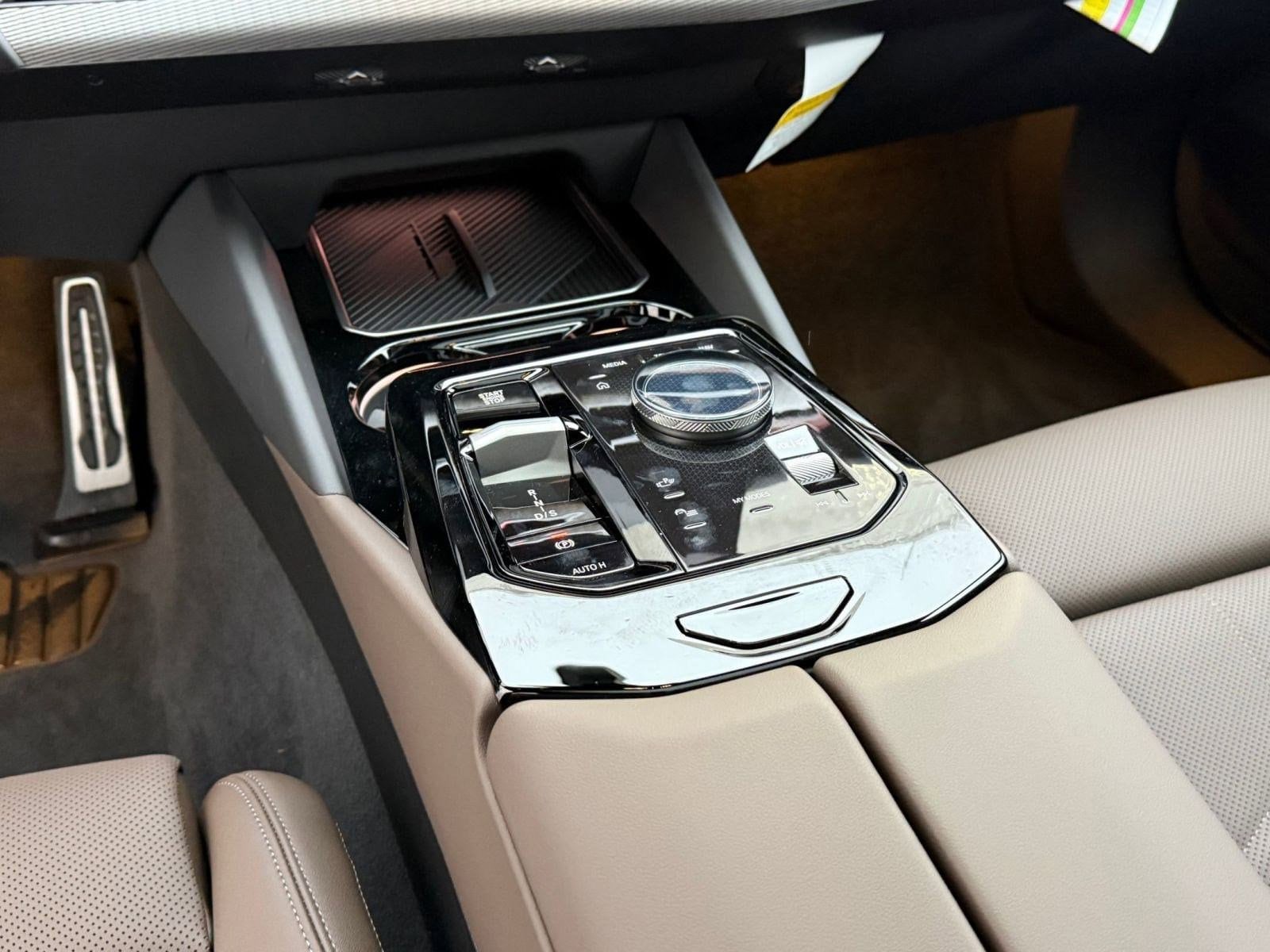 2026 BMW 5 Series 550e - Photo 16