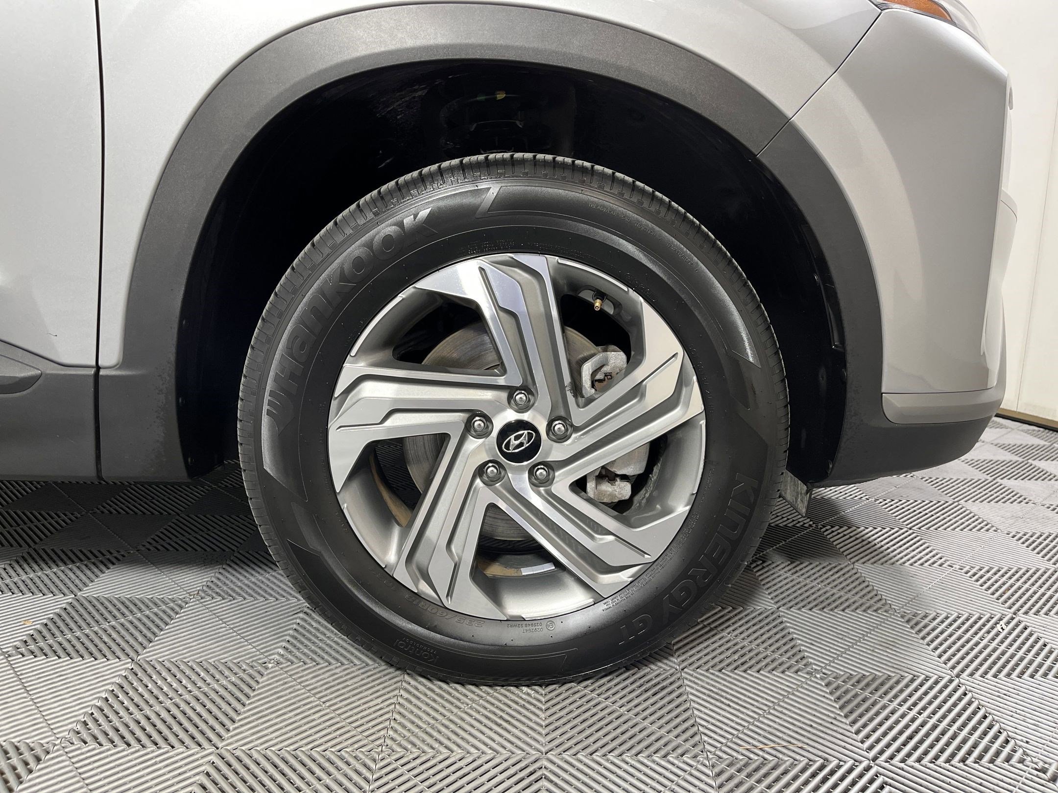 2023 Hyundai Santa Fe SEL photo 2