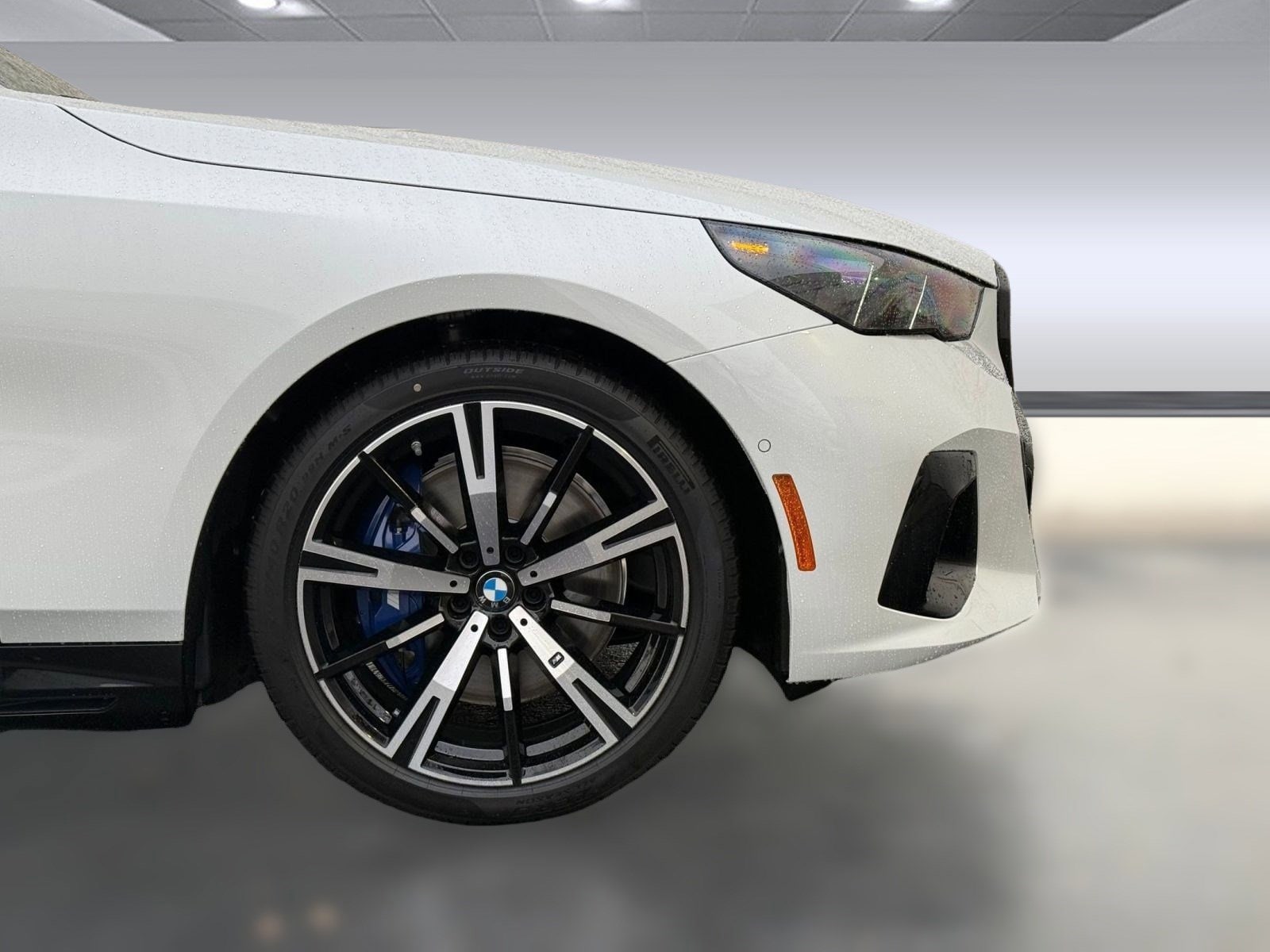 2026 BMW 5 Series 550e - Photo 10