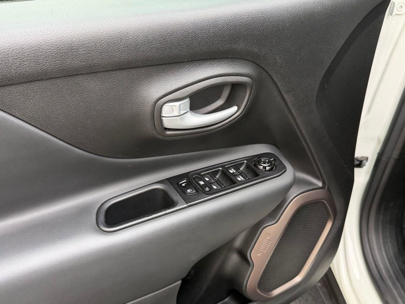 2023 Jeep Renegade Upland - Photo 12