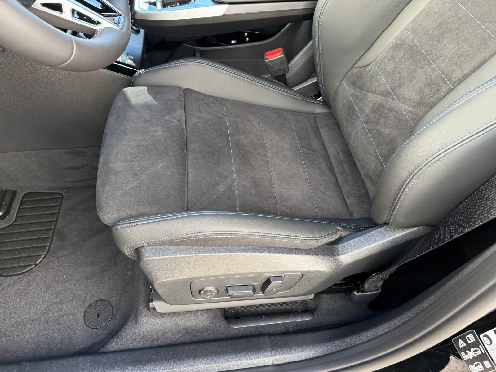 2026 BMW X1 M35i - Photo 12