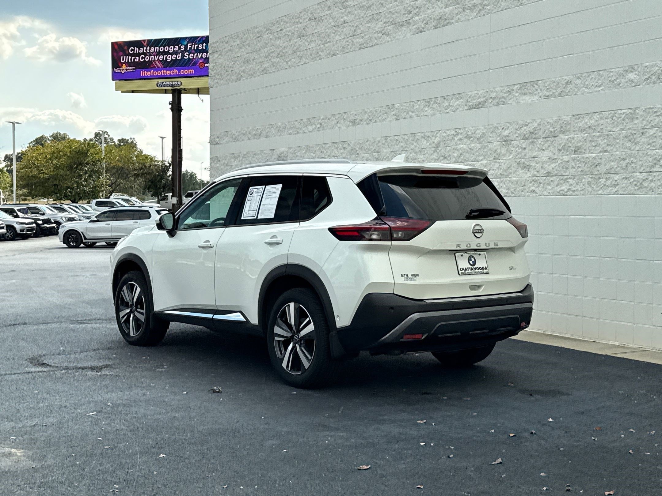 2023 Nissan Rogue SL photo 3
