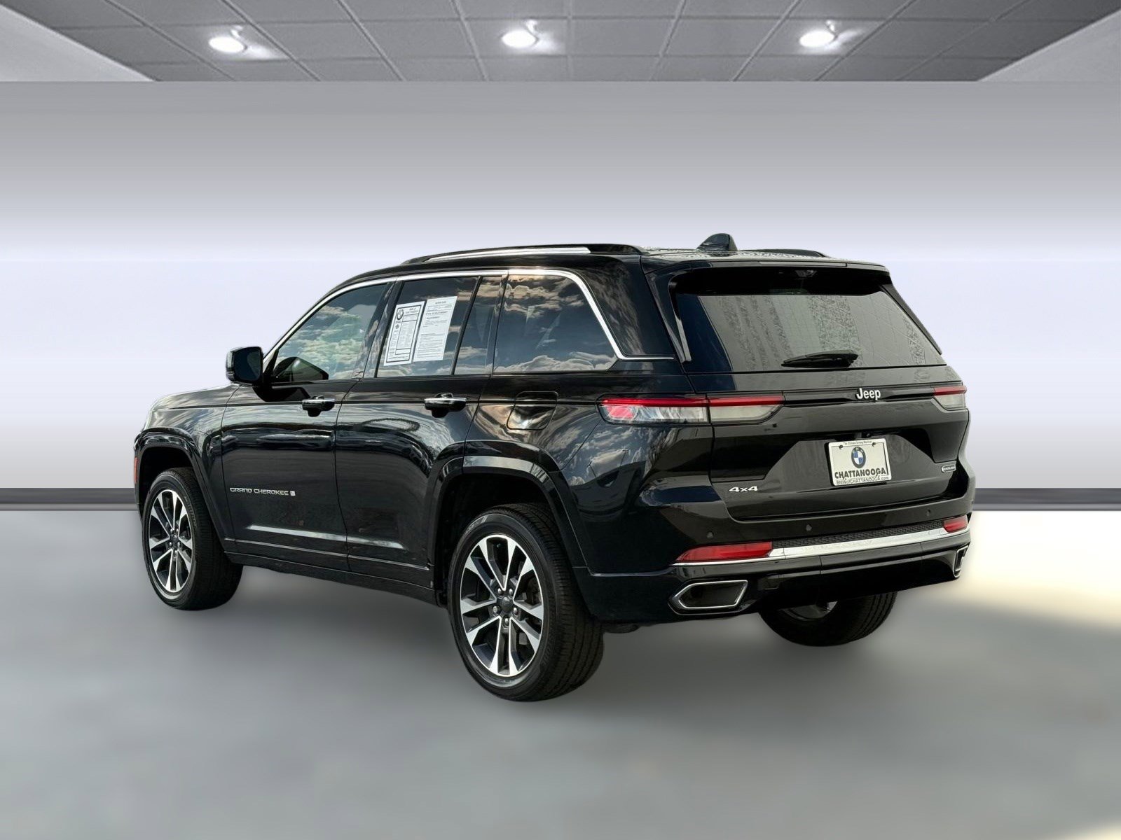 2022 Jeep Grand Cherokee Overland photo 3
