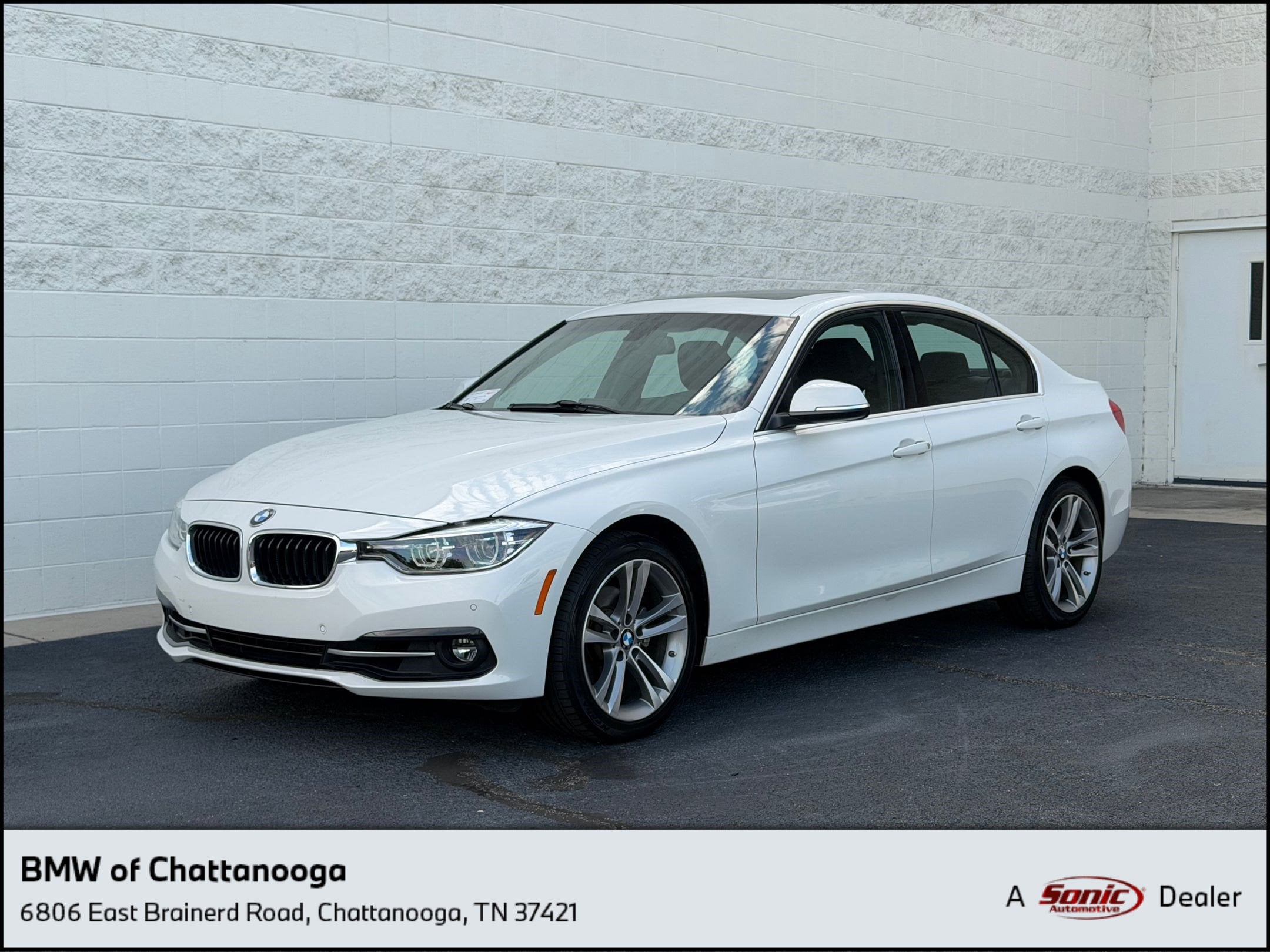 2017 BMW 3 Series 330i Sedan's photo