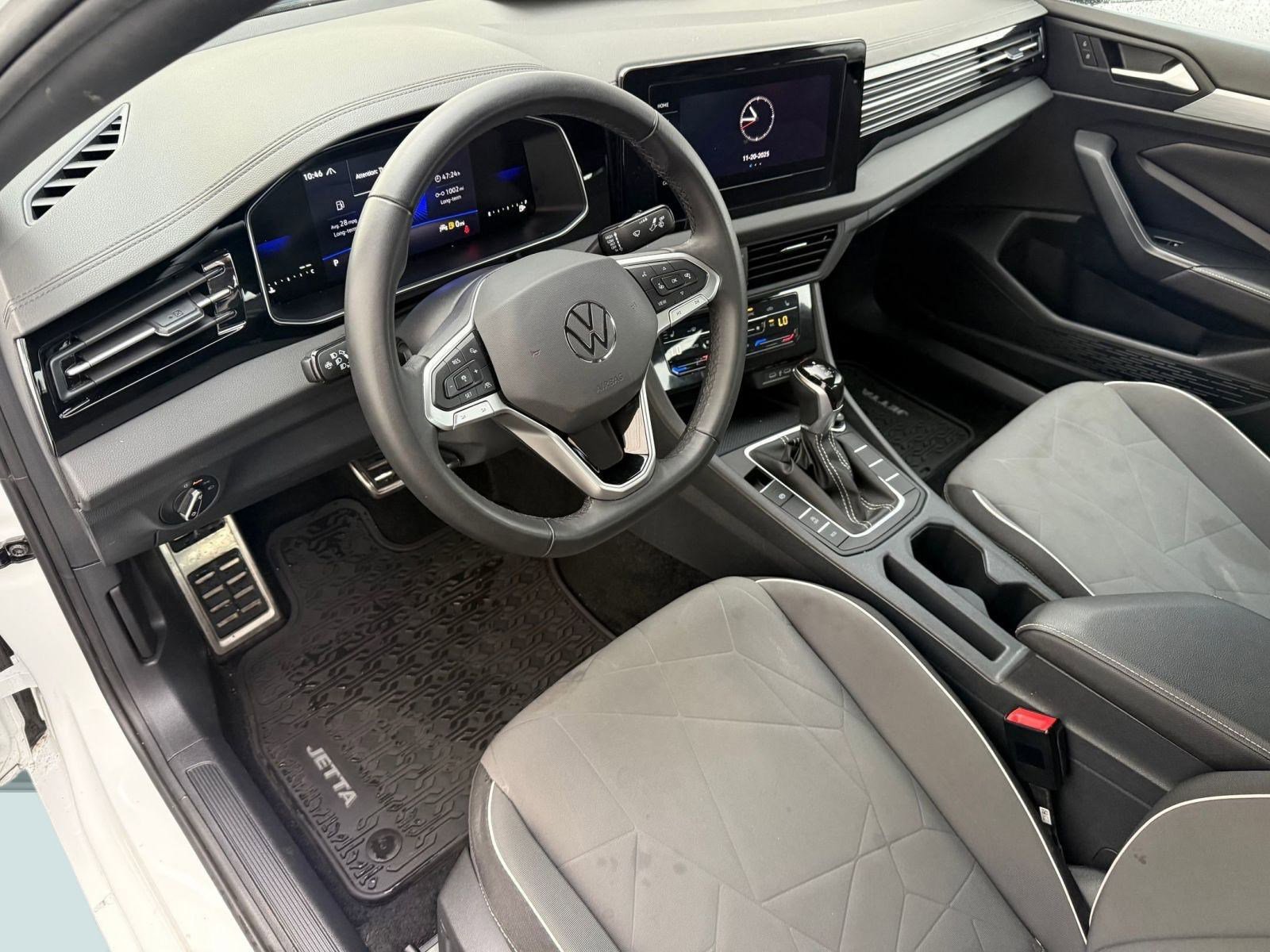 2025 Volkswagen Jetta Sport photo 4