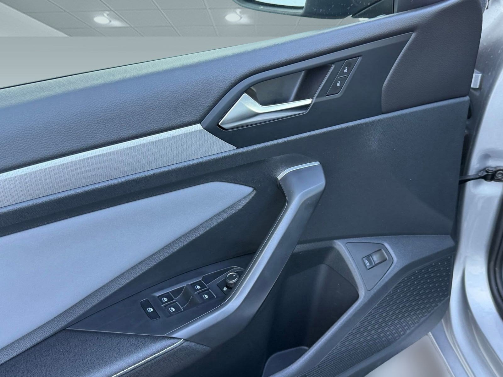 2025 Volkswagen Jetta SE - Photo 12
