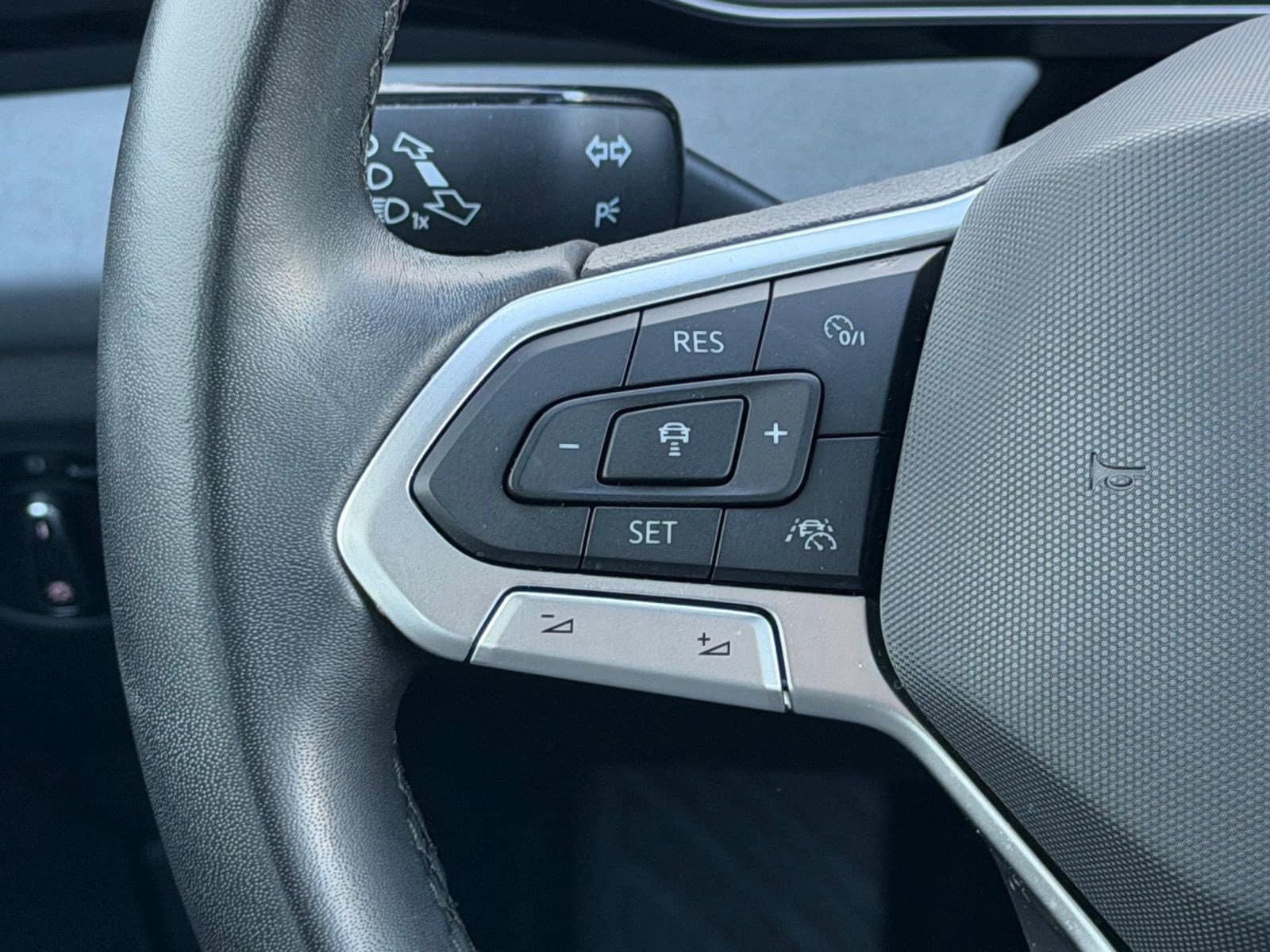 2025 Volkswagen Jetta SE - Photo 16