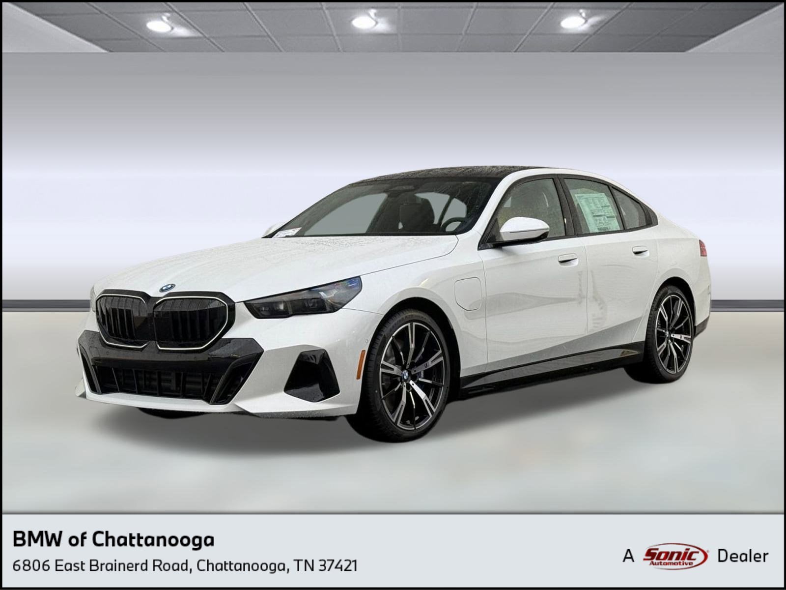 2026 BMW 5 Series 550e's photo