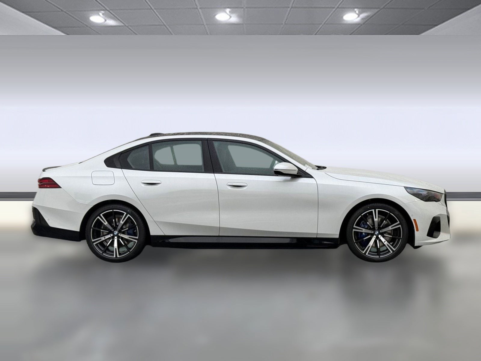 2026 BMW 5 Series 550e - Photo 7