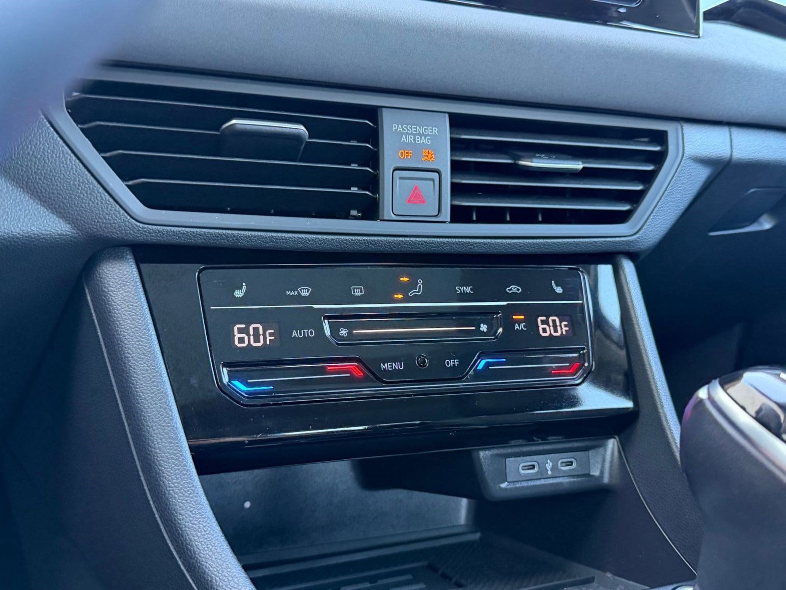 2025 Volkswagen Jetta SE - Photo 28