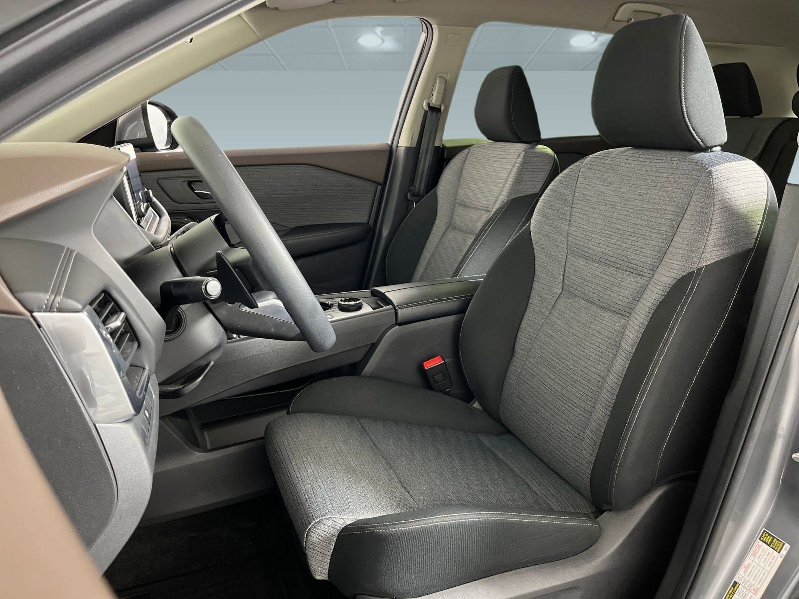 2023 Nissan Rogue SV photo 4