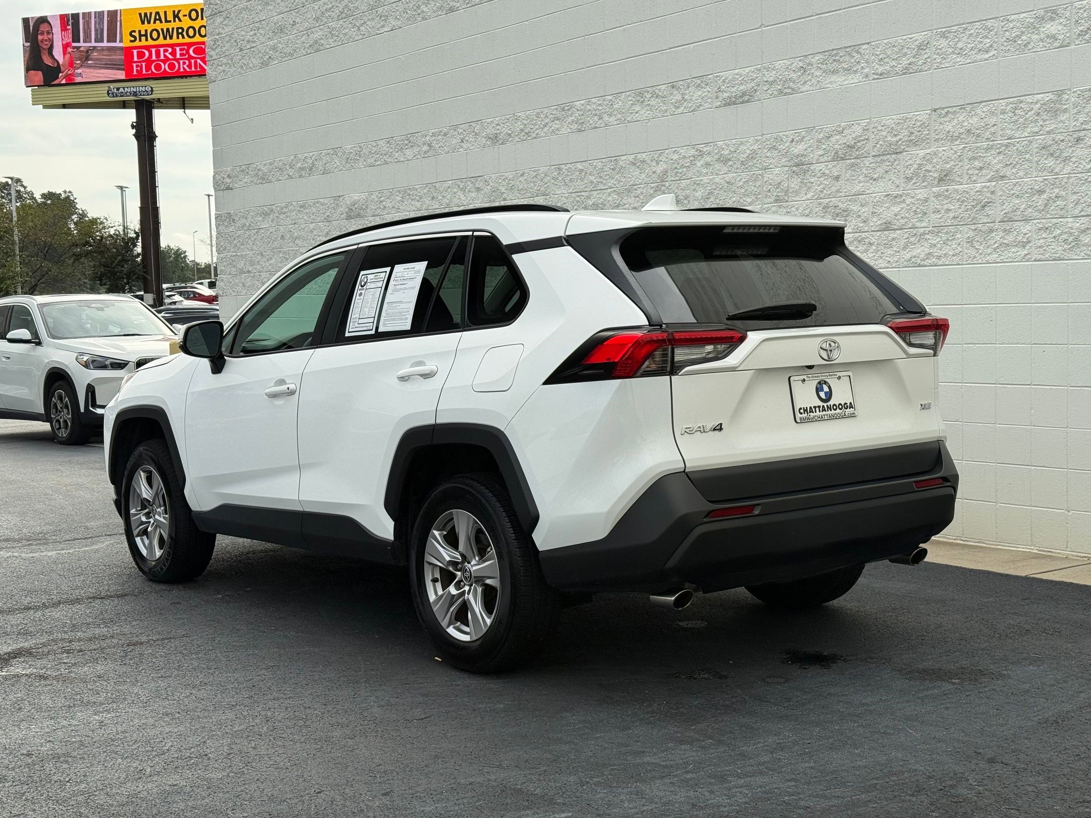2023 Toyota RAV4 XLE photo 3