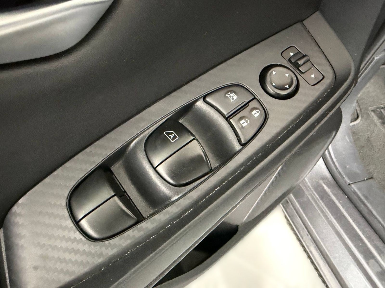 2025 Nissan Sentra SV - Photo 11