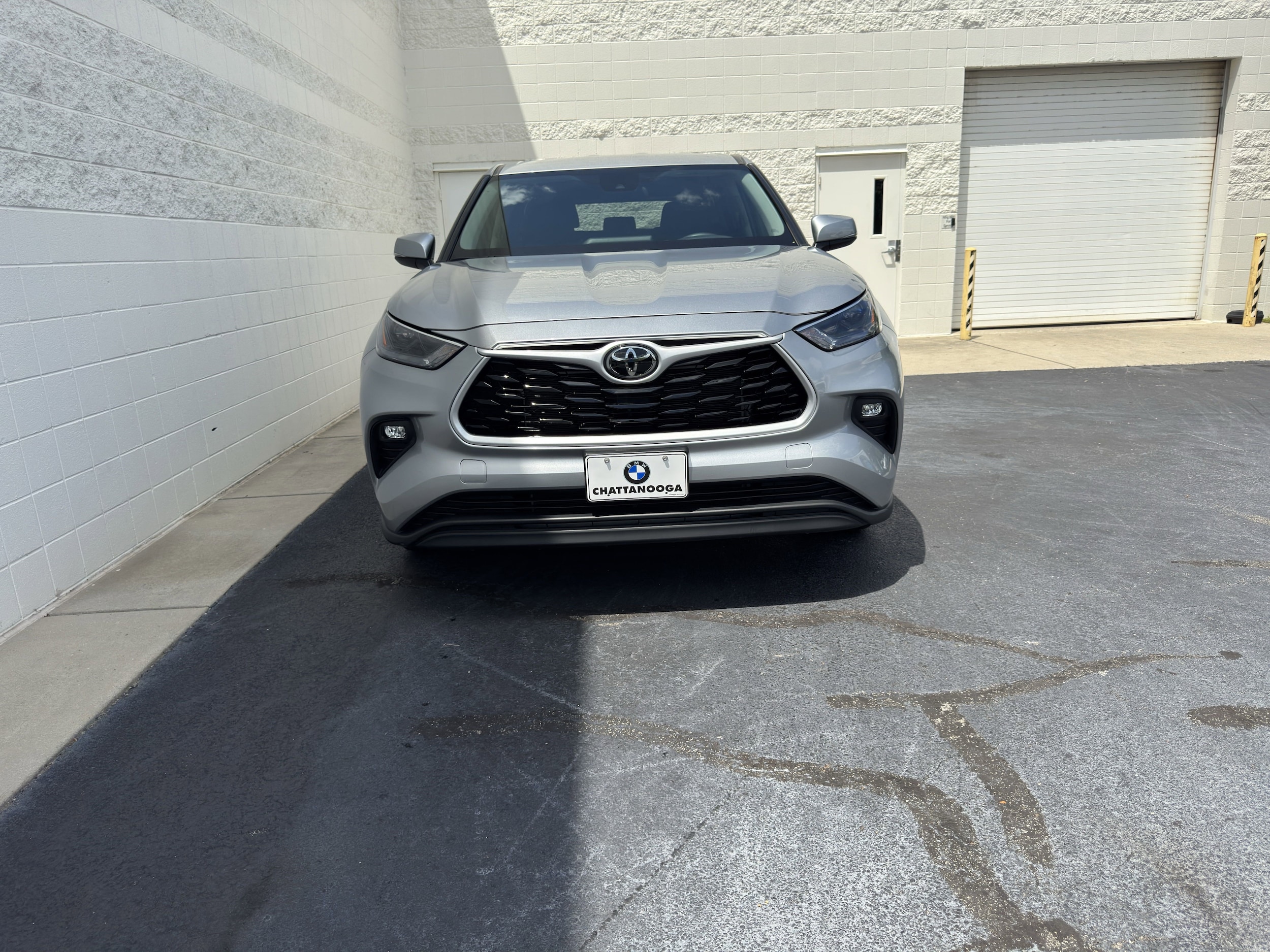 Used 2024 Toyota Highlander LE with VIN 5TDKDRAH6RS050675 for sale in Chattanooga, TN
