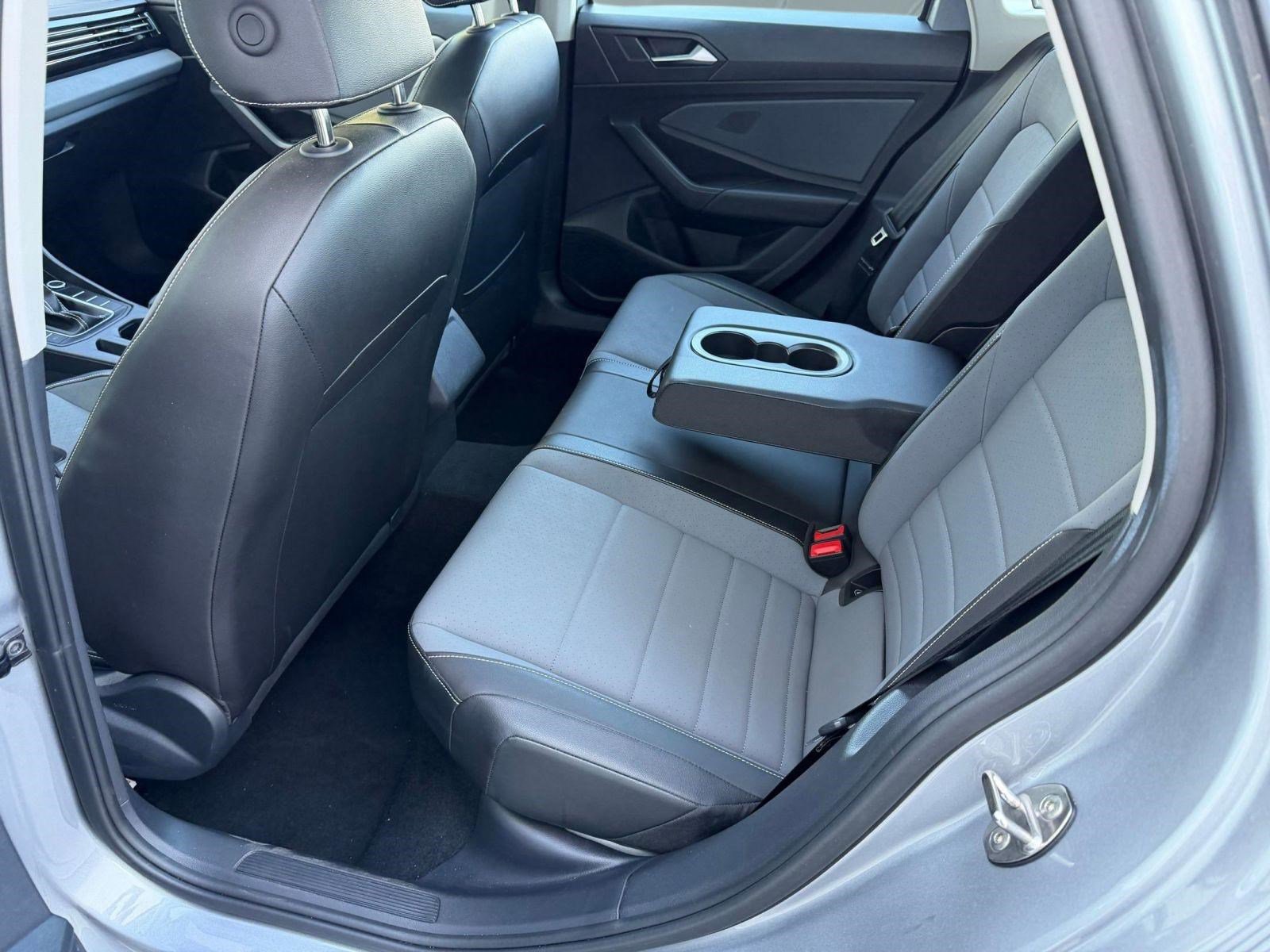 2025 Volkswagen Jetta SE - Photo 14