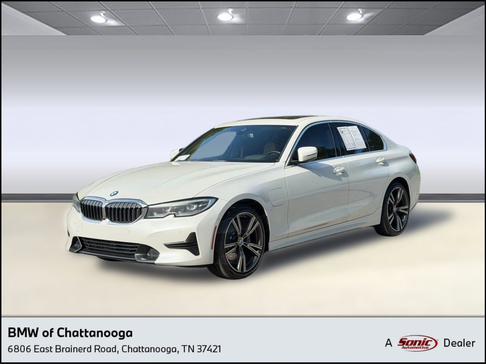 2021 BMW 3 Series 330e Sedan's photo