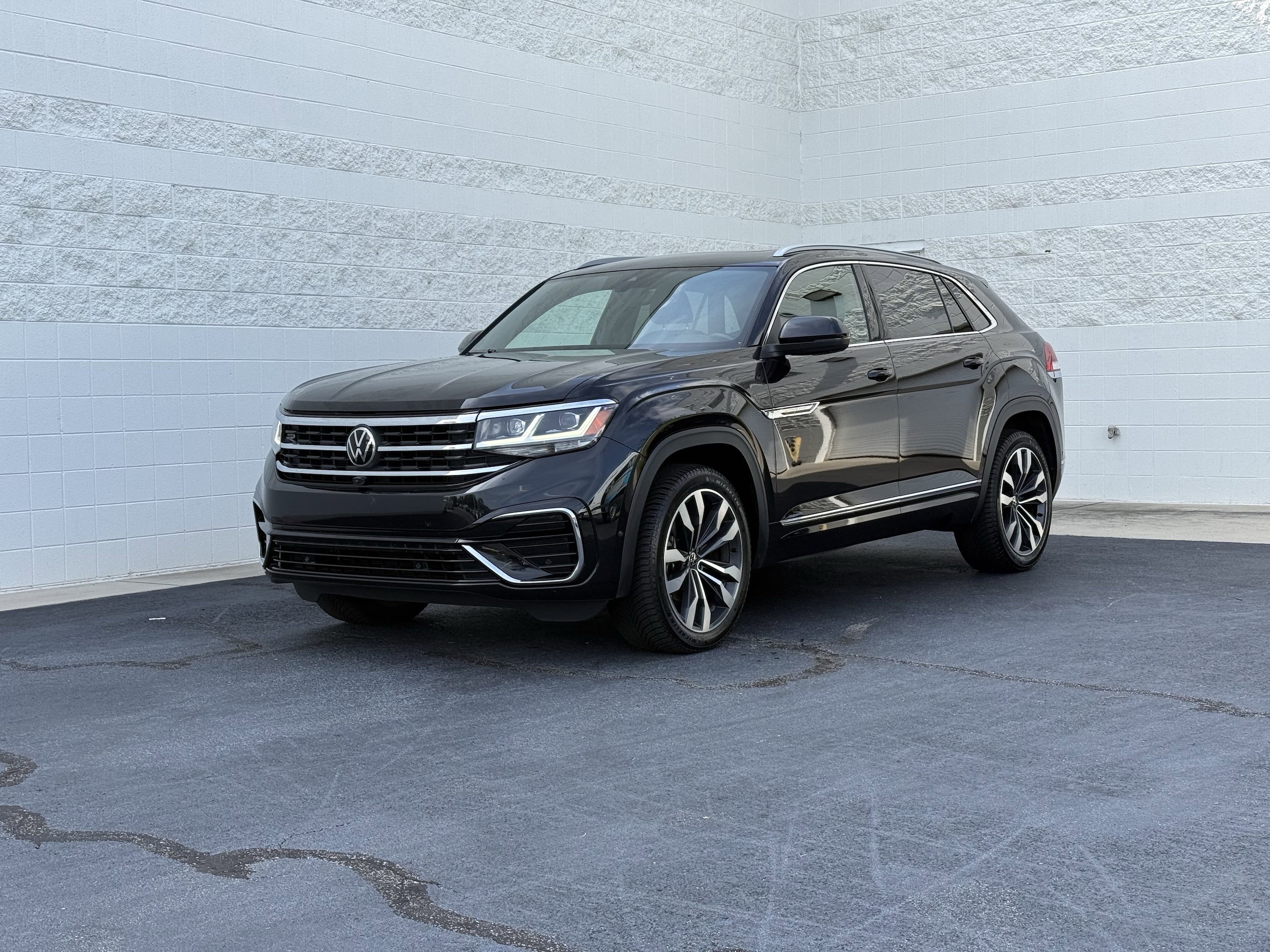 Used 2021 Volkswagen Atlas Cross Sport SEL Premium R-Line with VIN 1V2FE2CA0MC231169 for sale in Chattanooga, TN