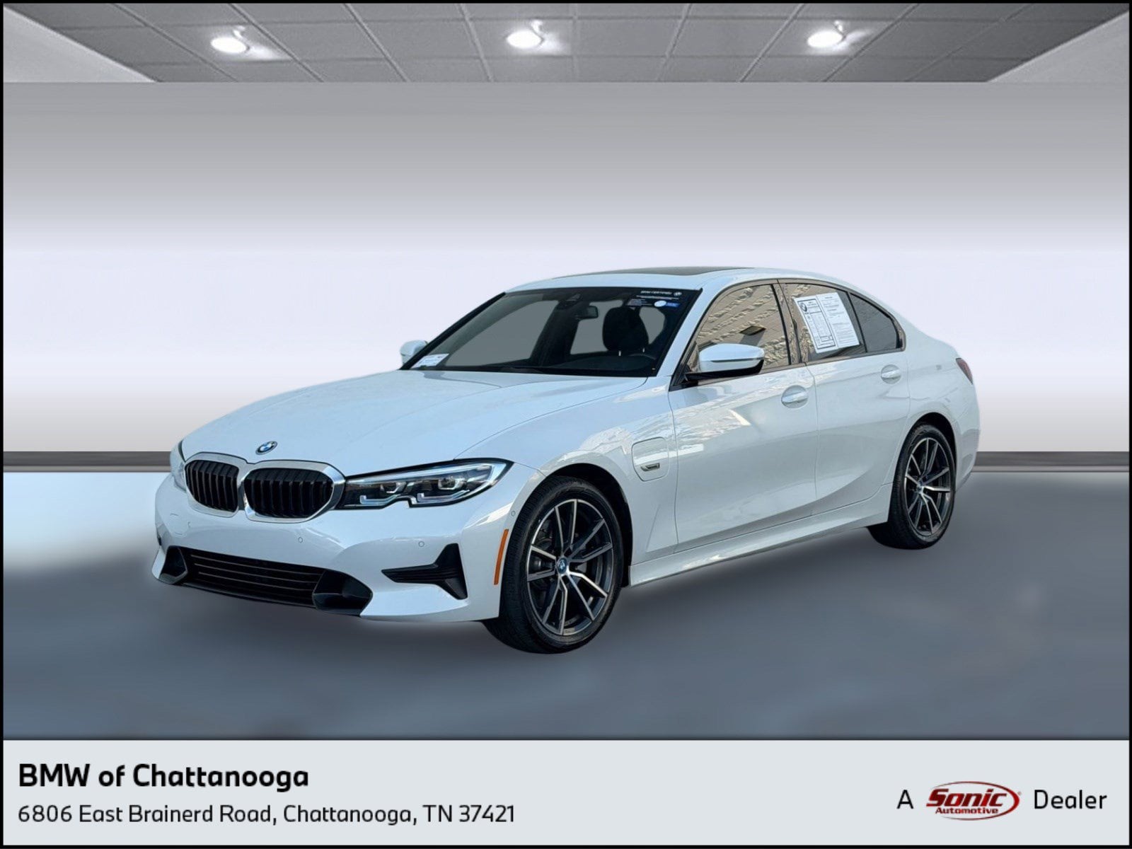 2022 BMW 3 Series 330e xDrive Sedan's photo