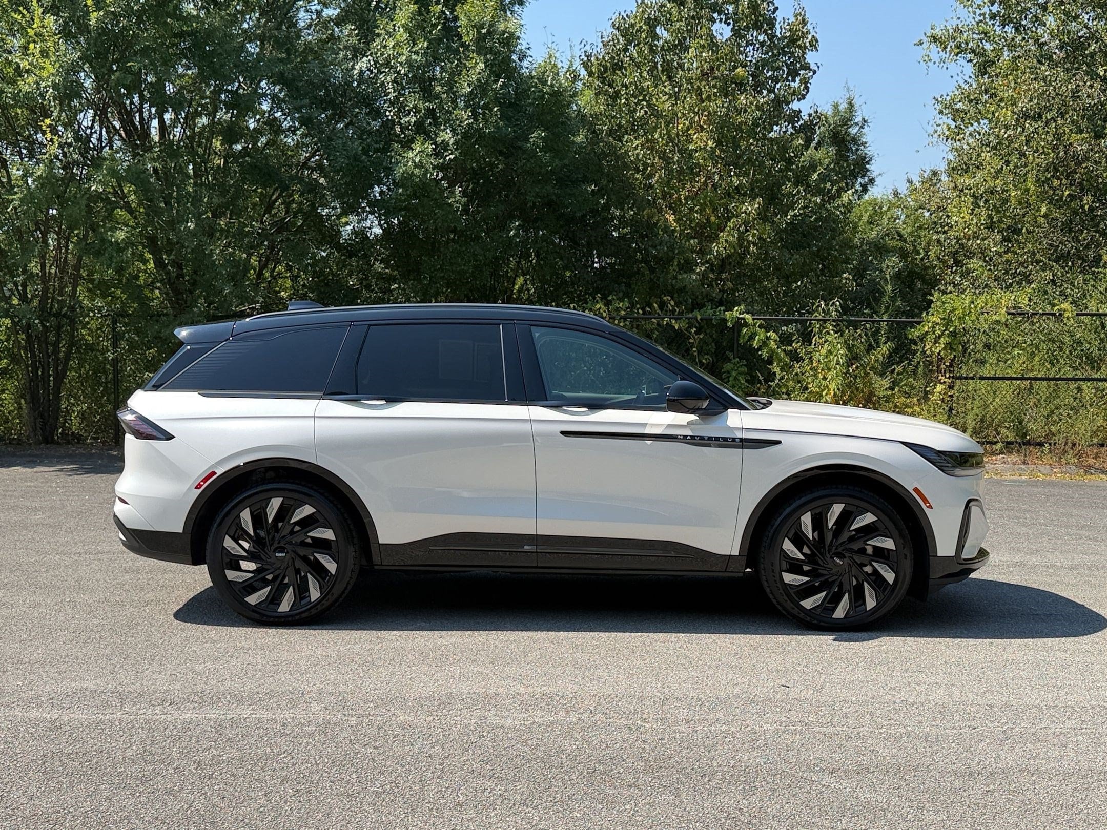 2025 Lincoln Nautilus Reserve SUV