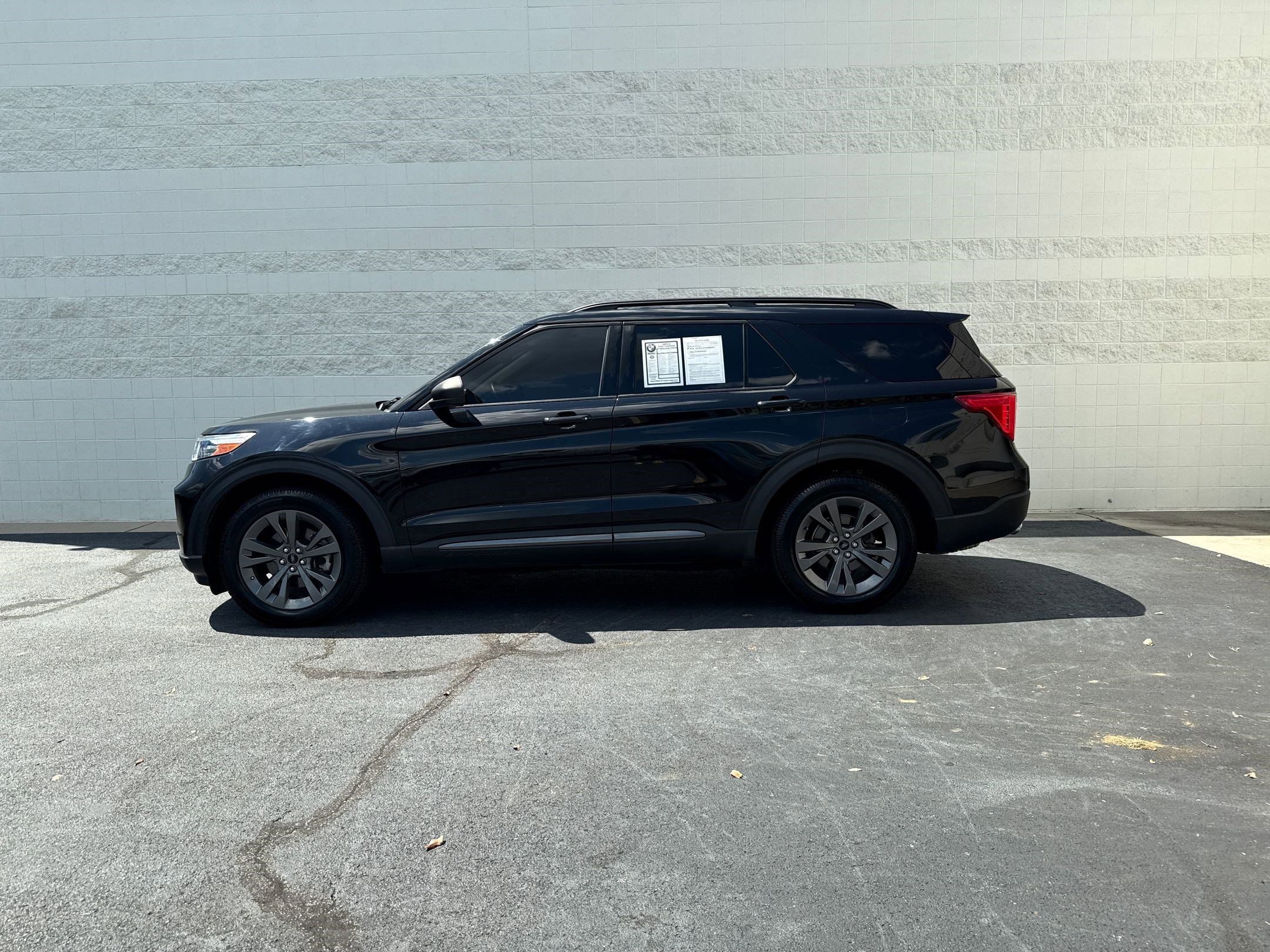 2021 Ford Explorer XLT photo 2