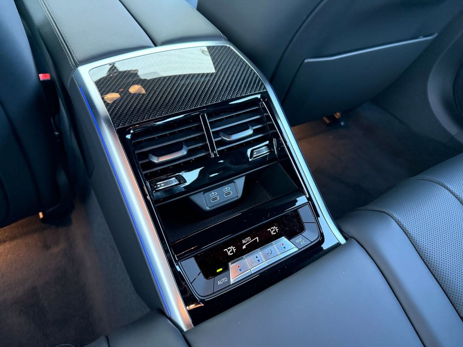 2026 BMW 8 Series M850i - Photo 22