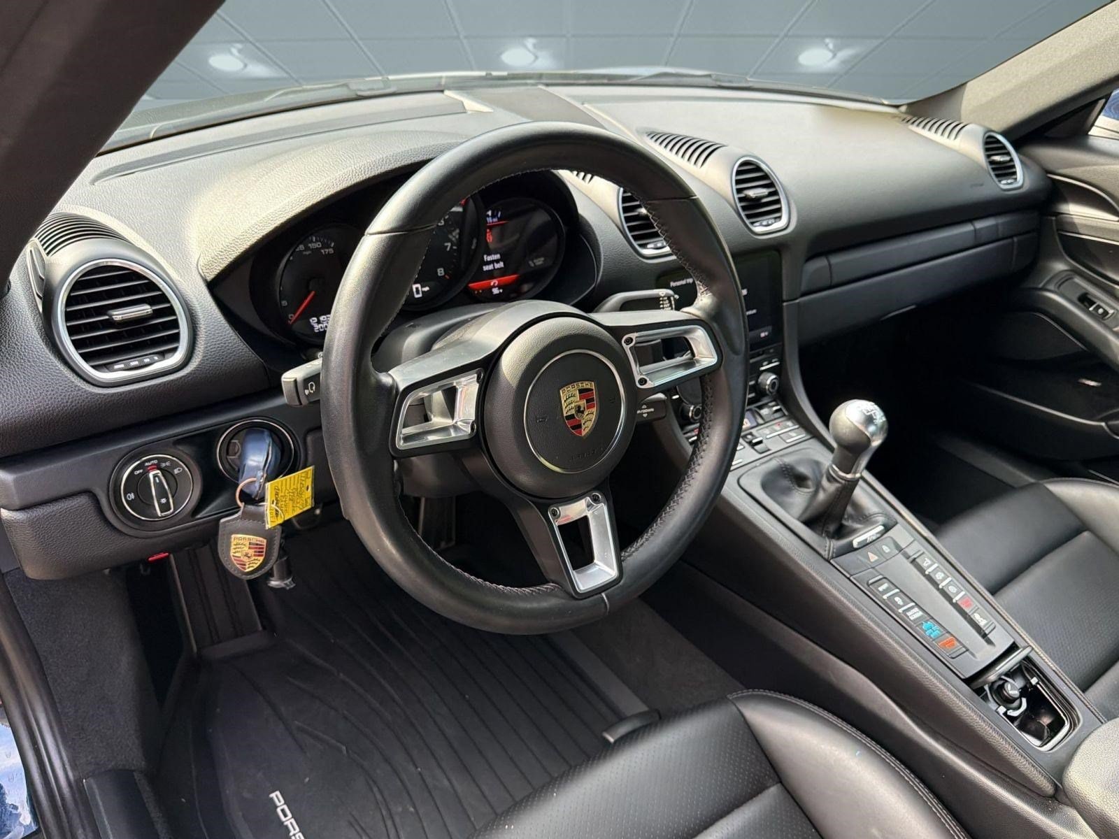 718 Cayman T Coupe