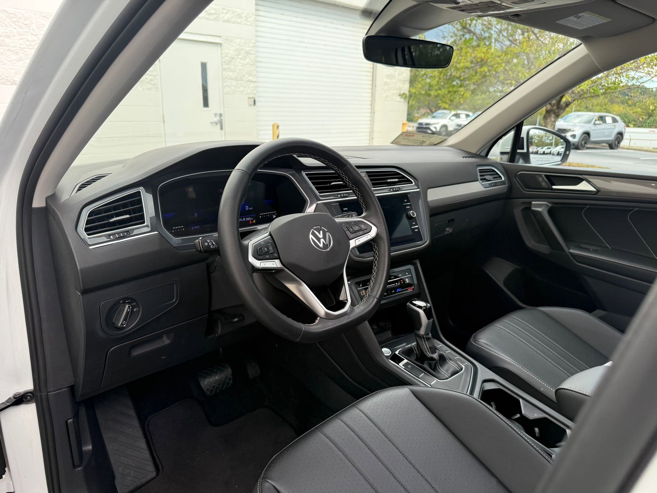 2024 Volkswagen Tiguan SE Wolfsburg Edition photo 4
