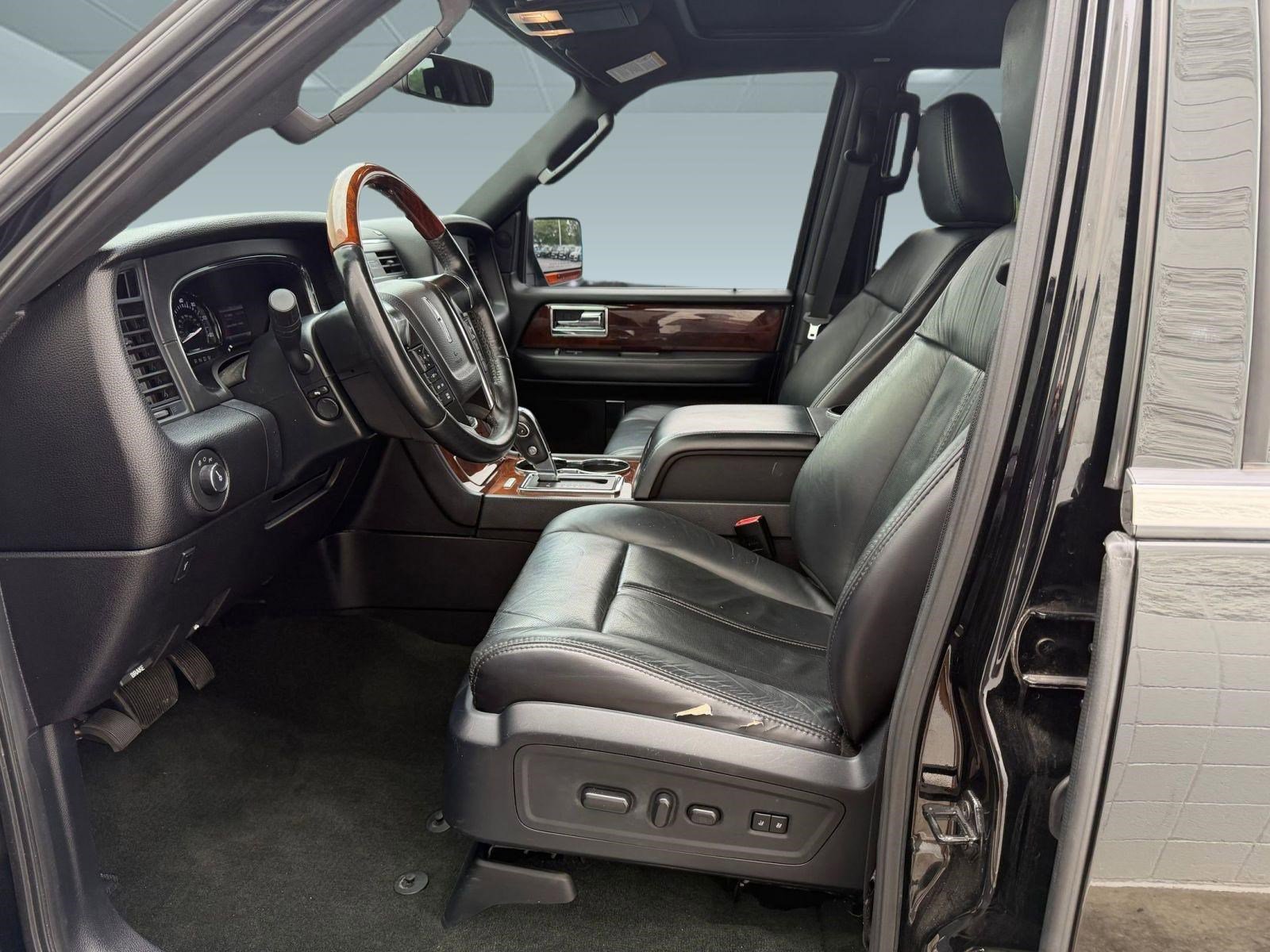Navigator Select SUV