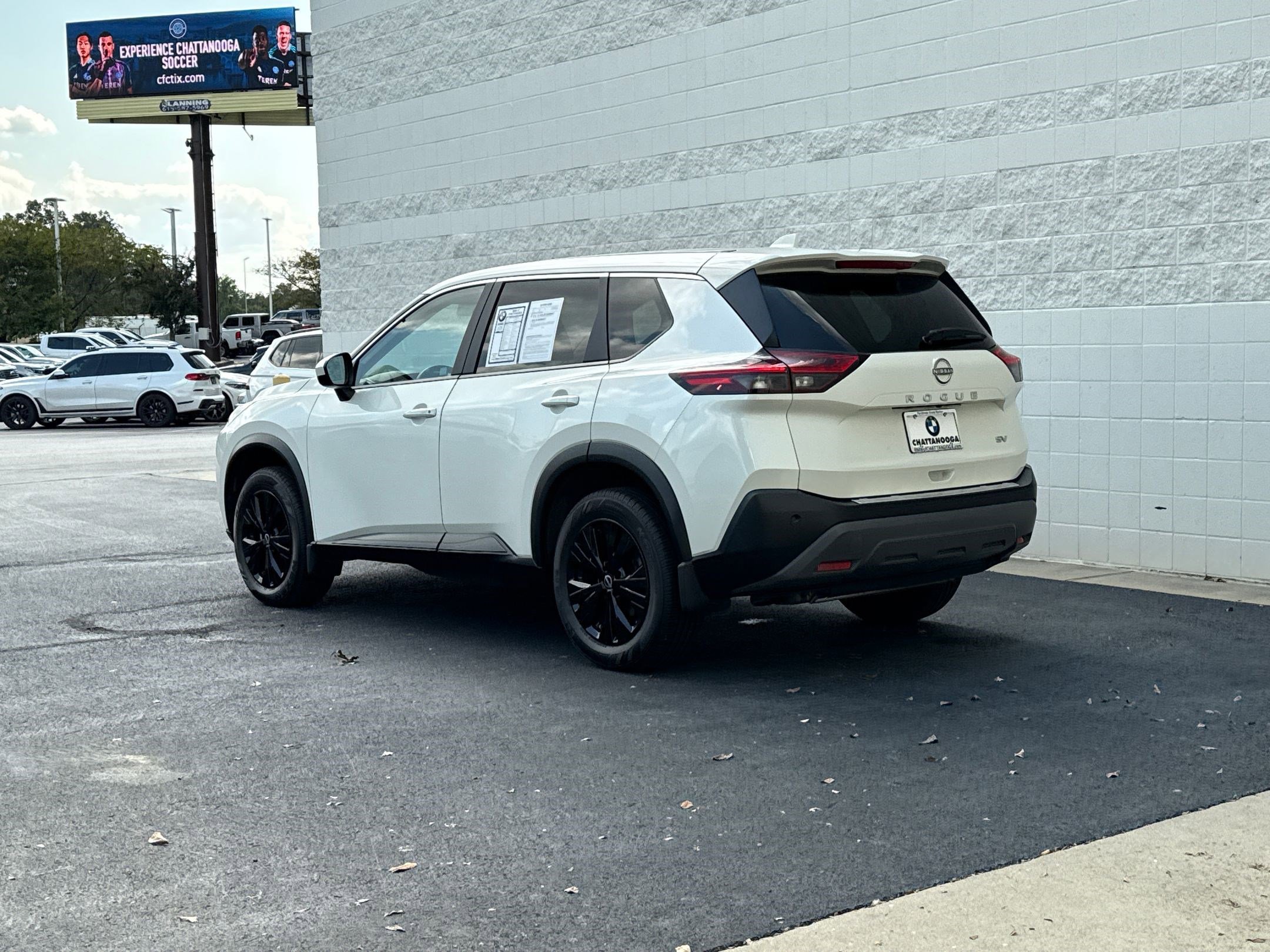 2023 Nissan Rogue SV photo 3
