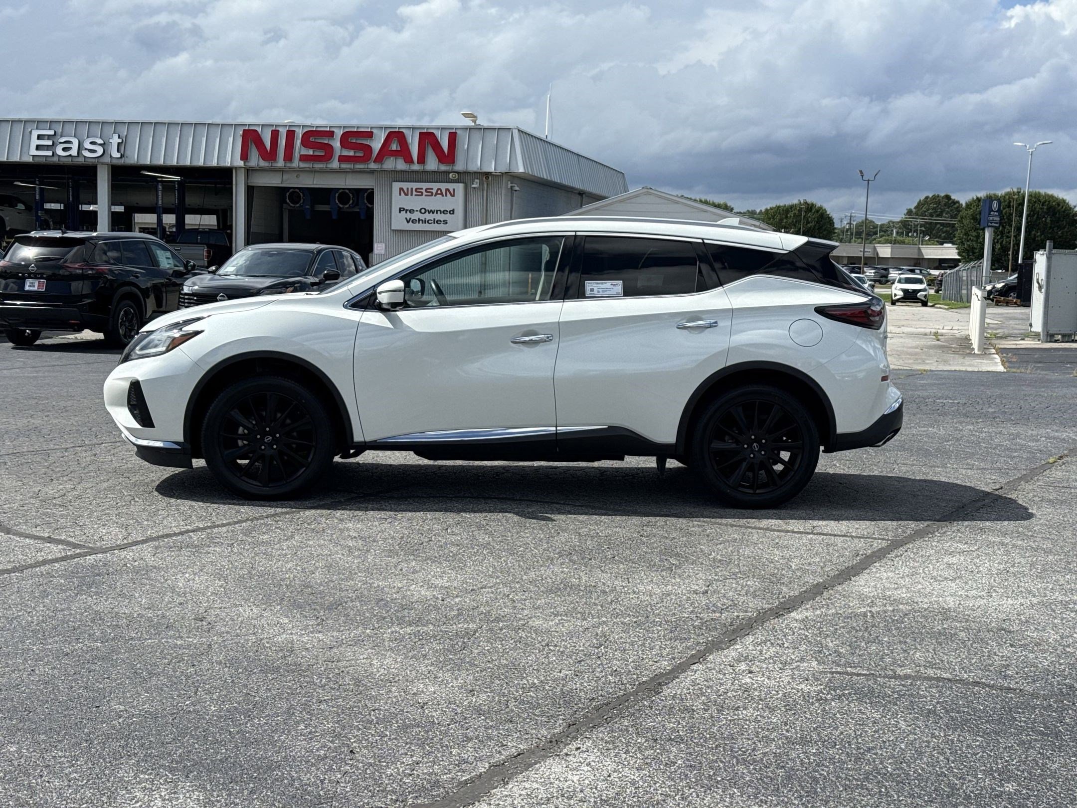 2023 Nissan Murano SL photo 2