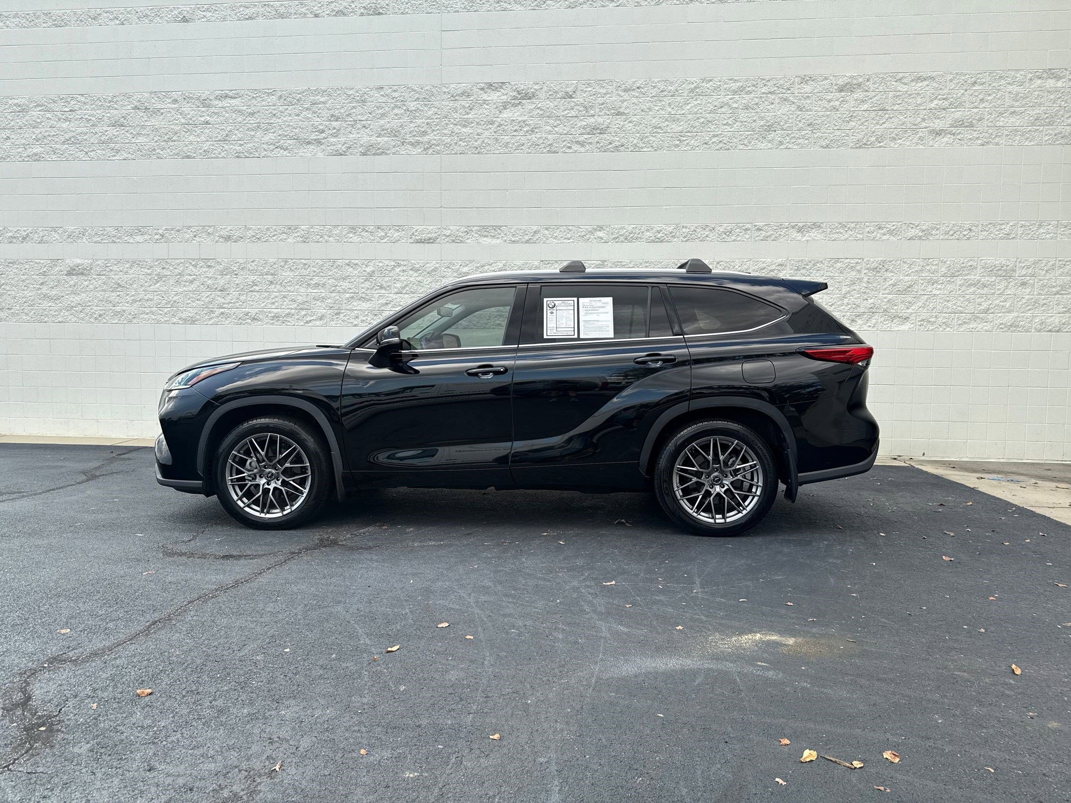 2021 Toyota Highlander Limited photo 2