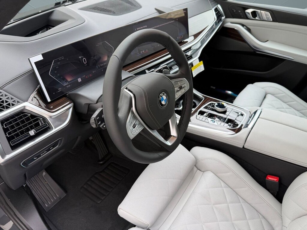 New 2026 BMW X7 xDrive40i SUV