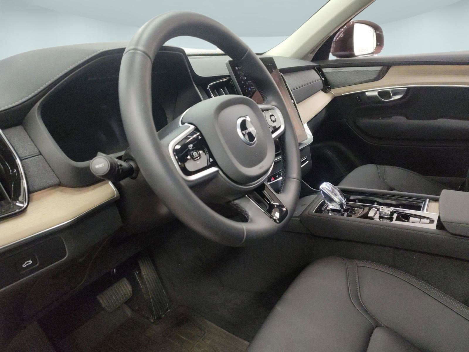 2025 Volvo XC90 Plus photo 4