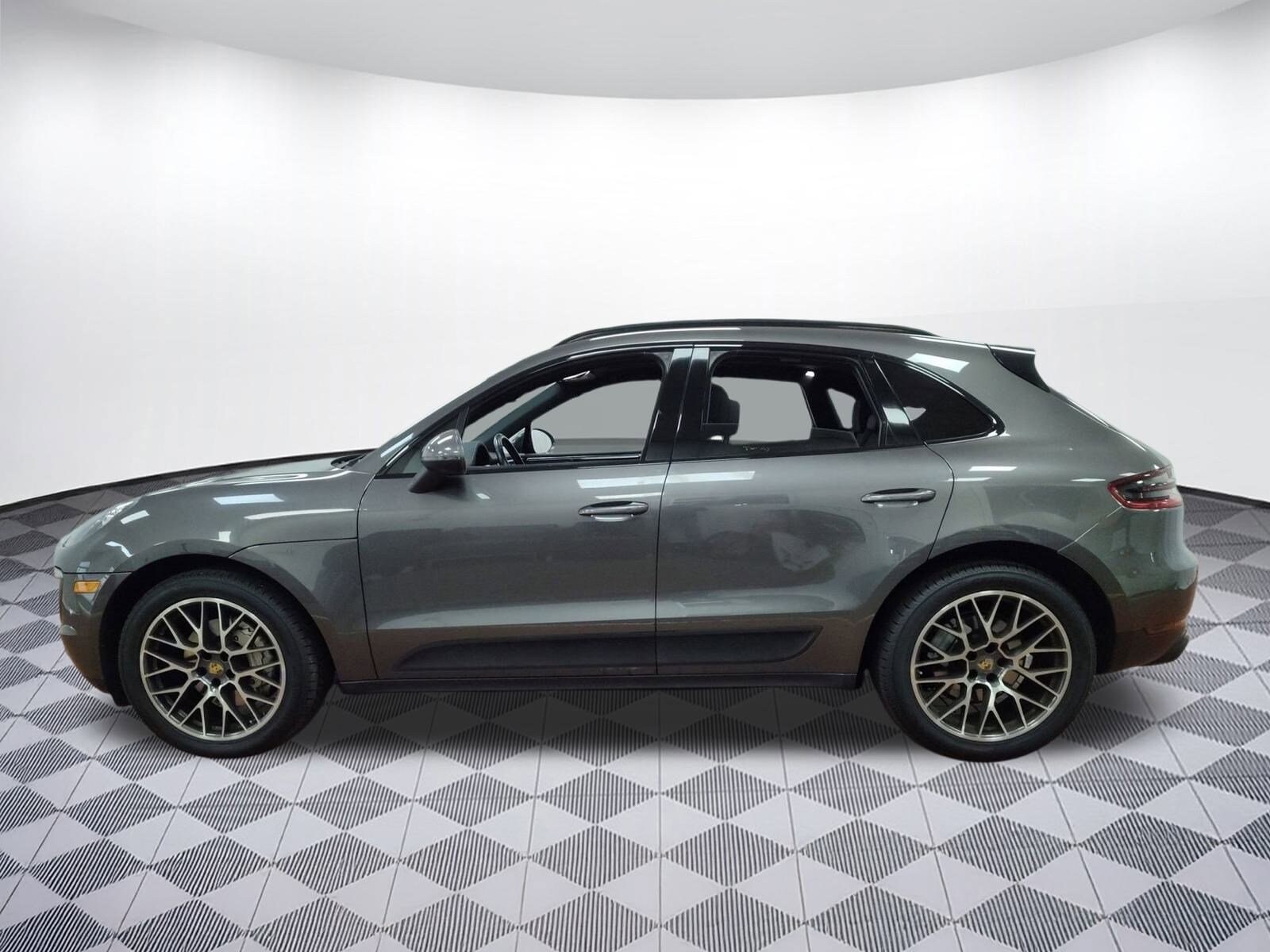 2015 Porsche Macan S photo 2