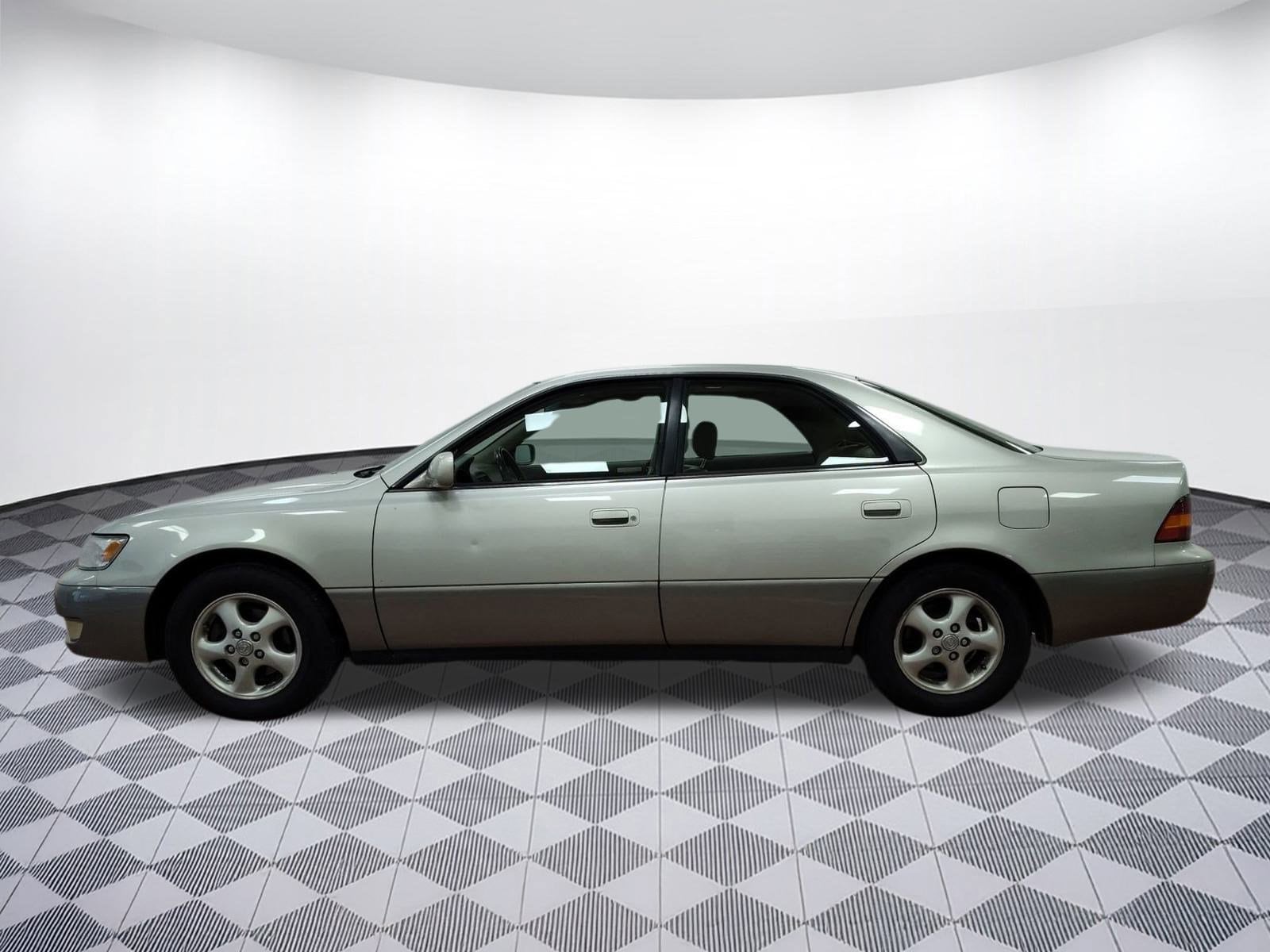 Used 1998 Lexus ES 300 with VIN JT8BF28G5W5036734 for sale in Fairfax, VA