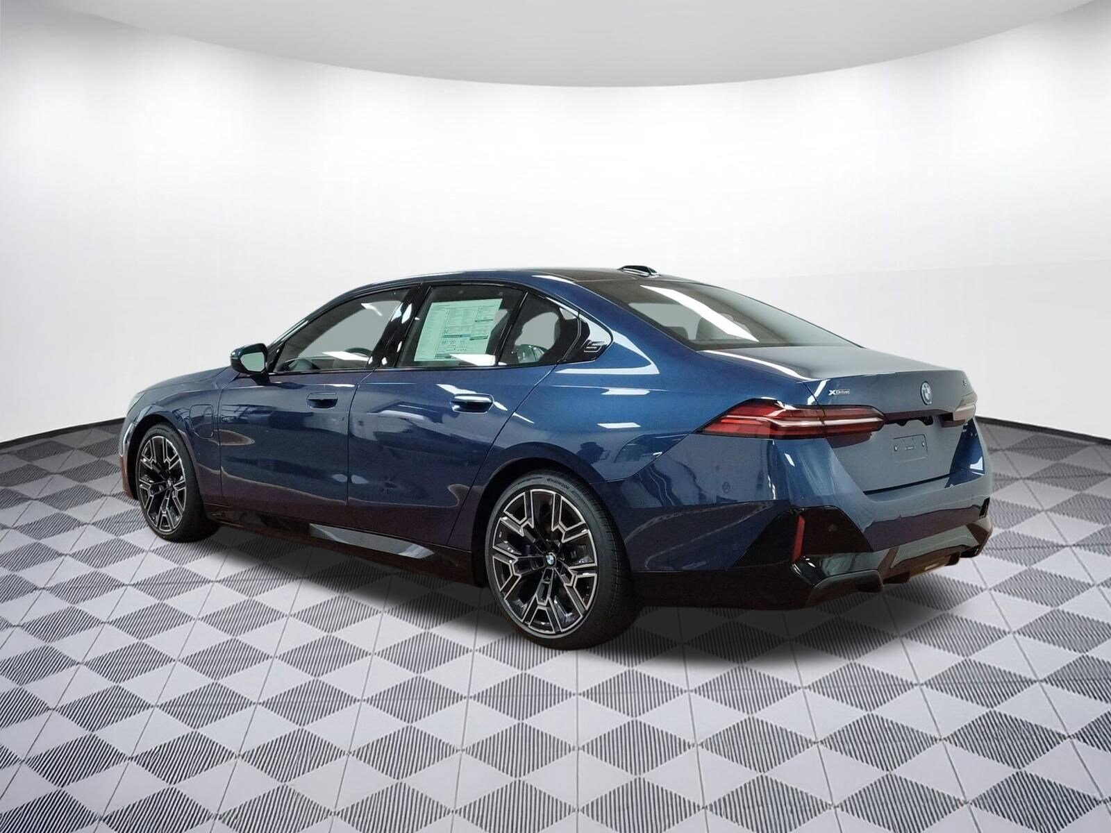2026 Bmw 550e xDrive photo 3