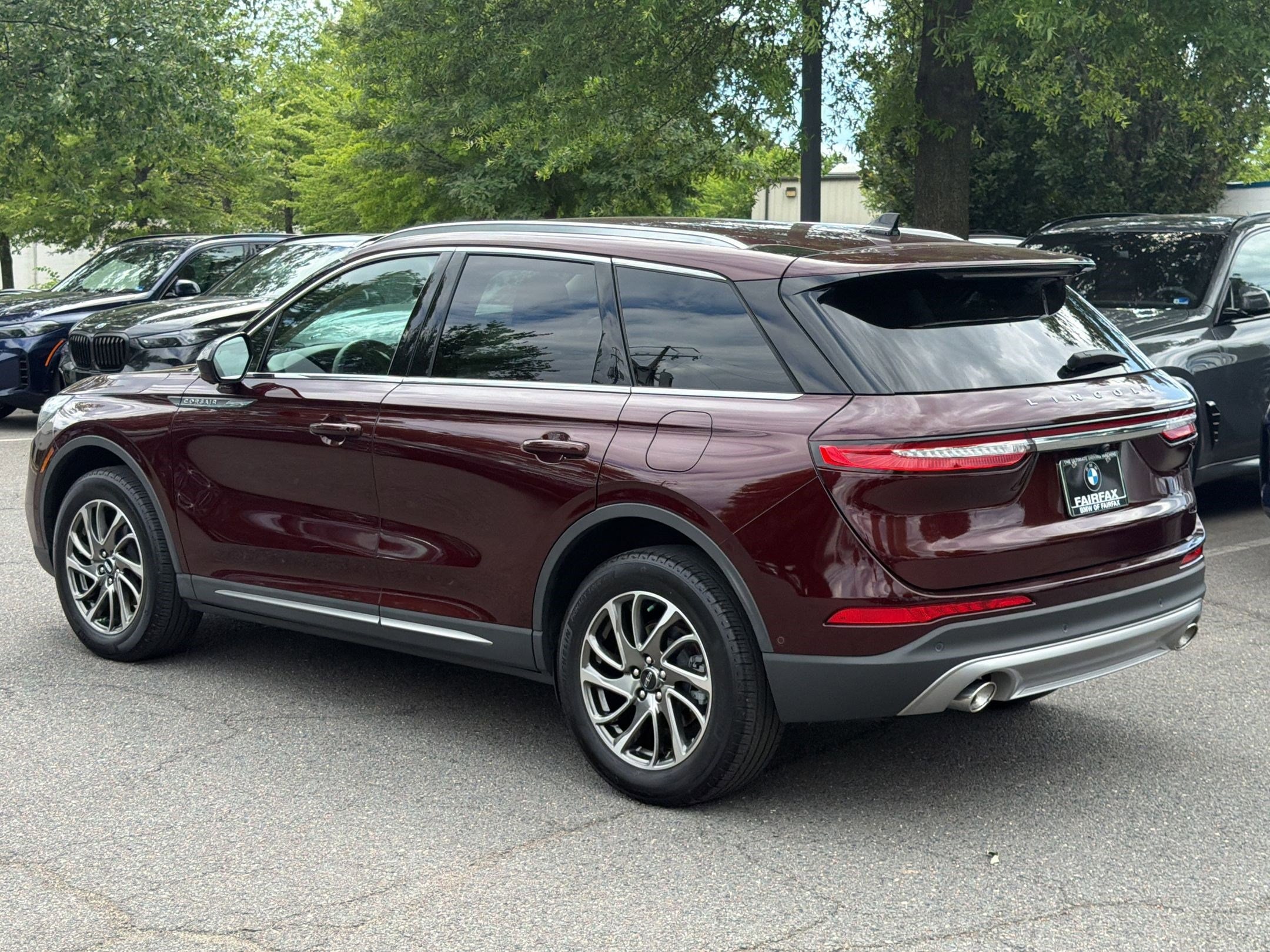 Corsair Standard SUV