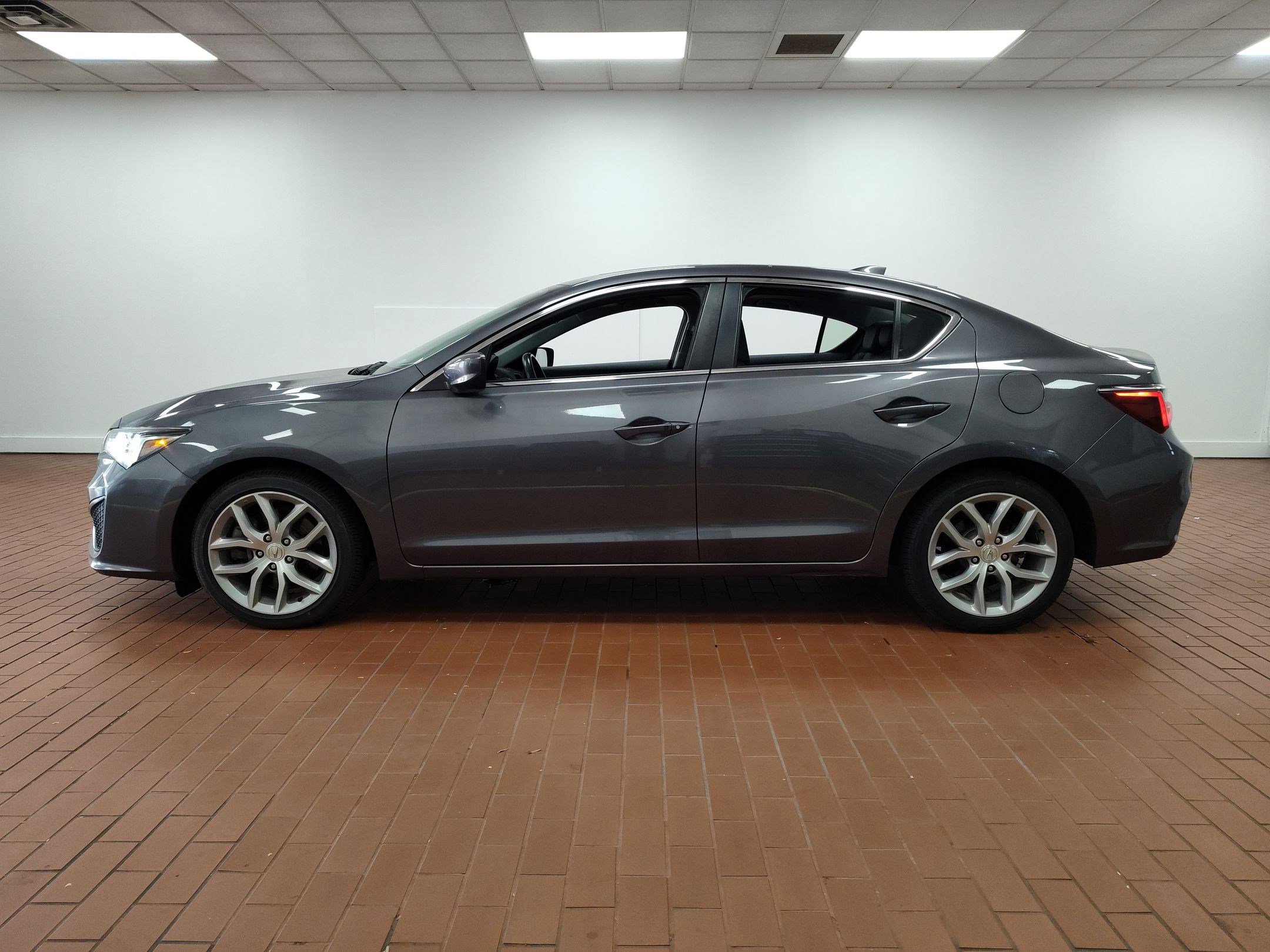 2021 Acura ILX photo 2