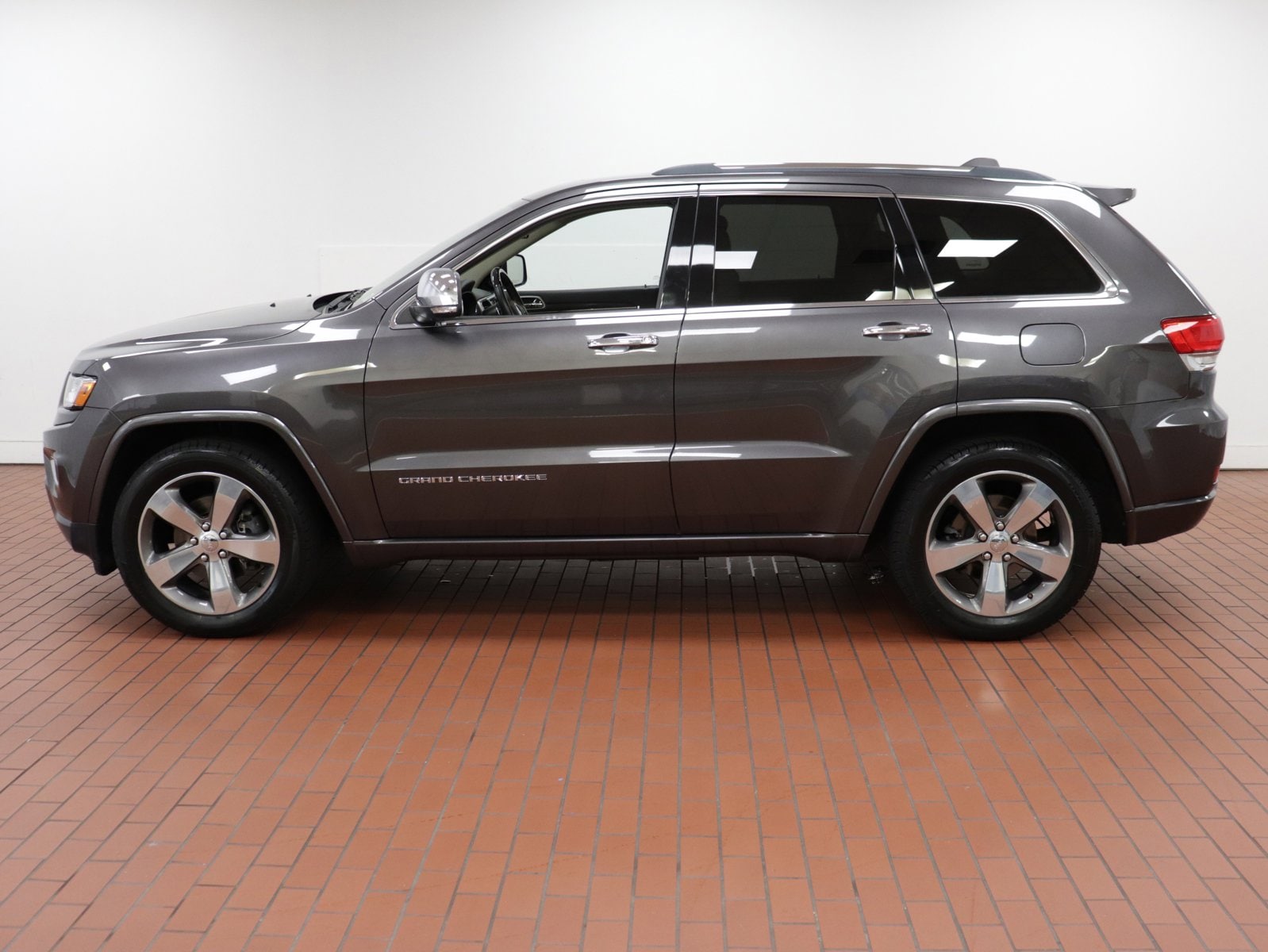 Used 2014 Jeep Grand Cherokee Overland with VIN 1C4RJFCG8EC523112 for sale in Fairfax, VA