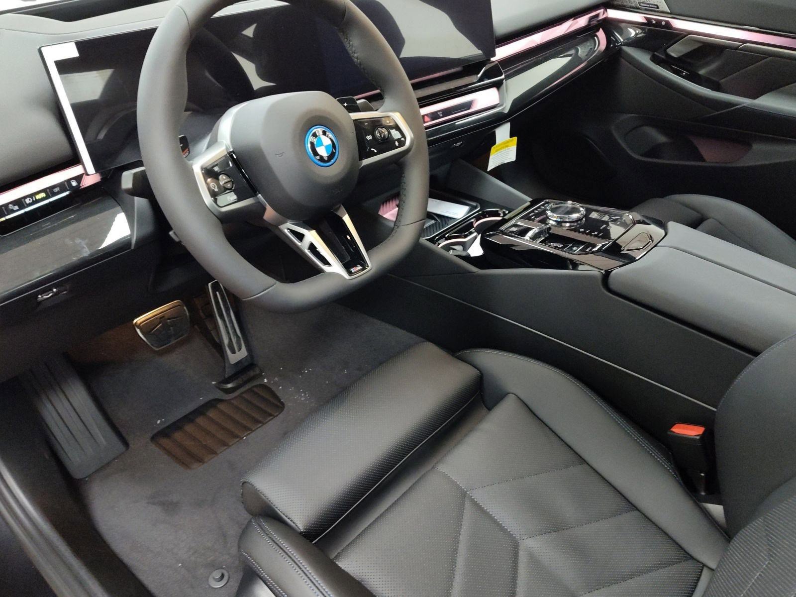 2026 Bmw 550e xDrive photo 3