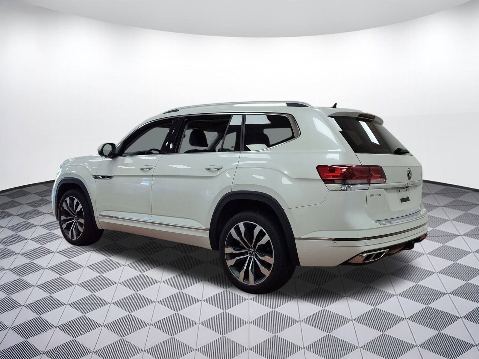 2023 Volkswagen Atlas V6 SEL Premium R-Line photo 3