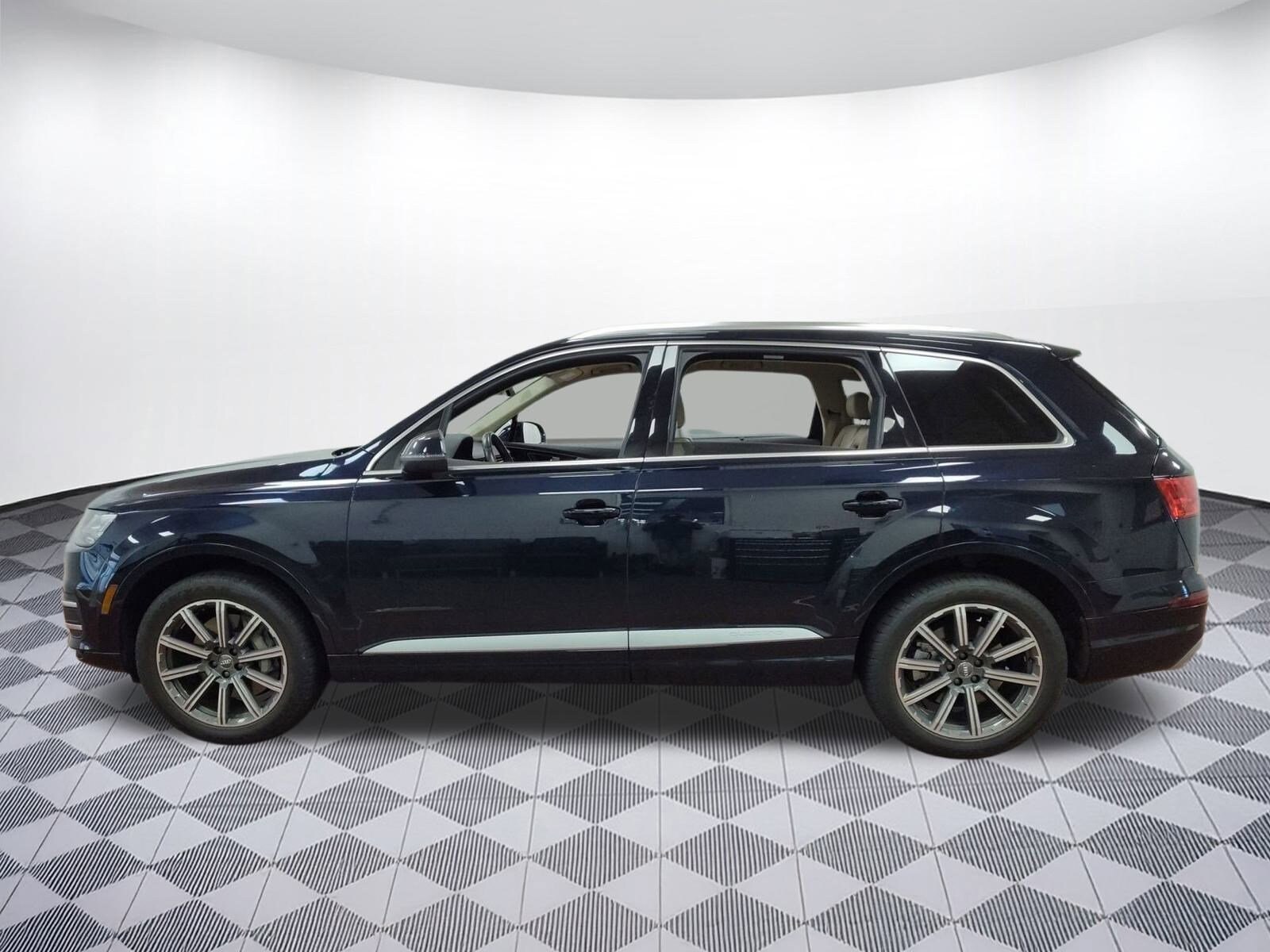 2017 Audi Q7 Prestige photo 2